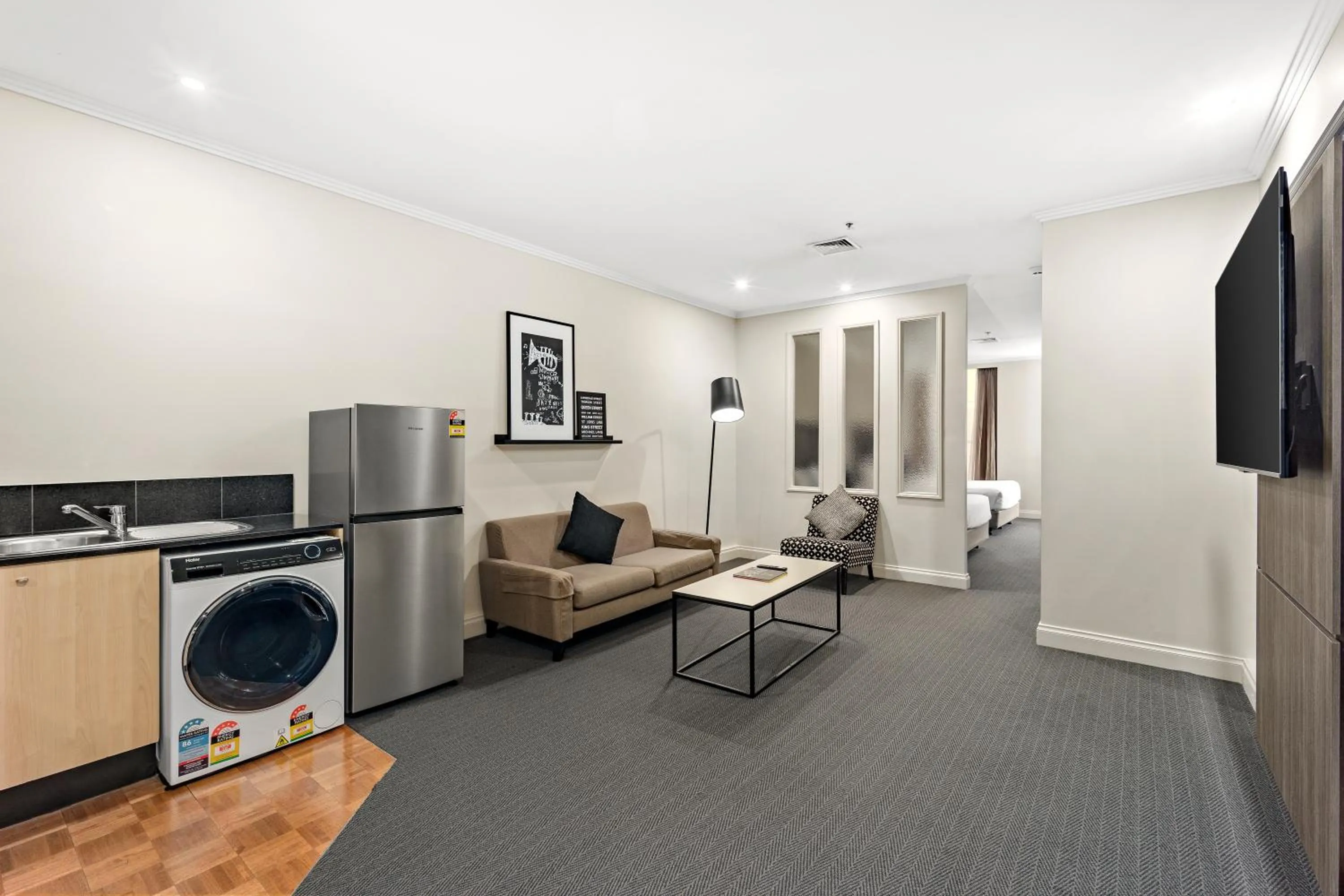 TV and multimedia in Melbourne City Suites