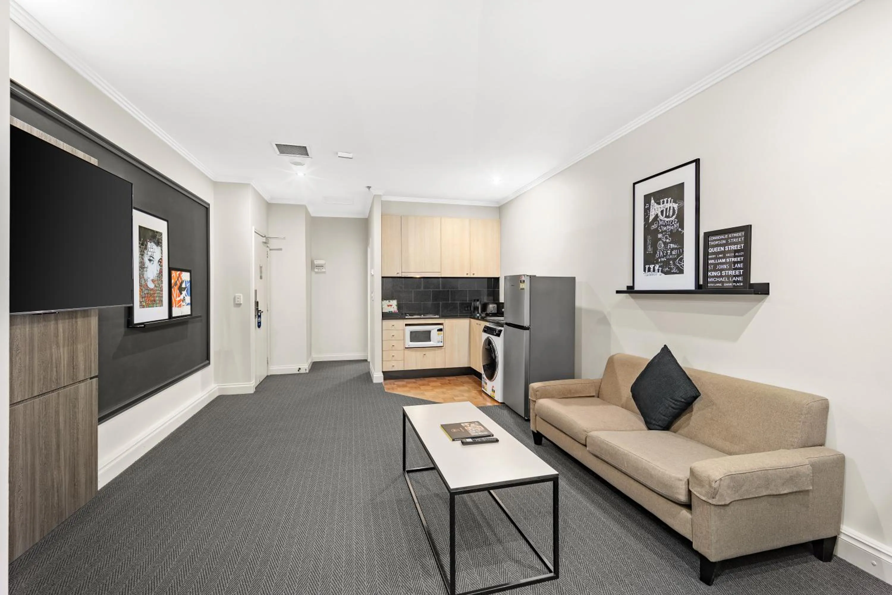TV and multimedia in Melbourne City Suites
