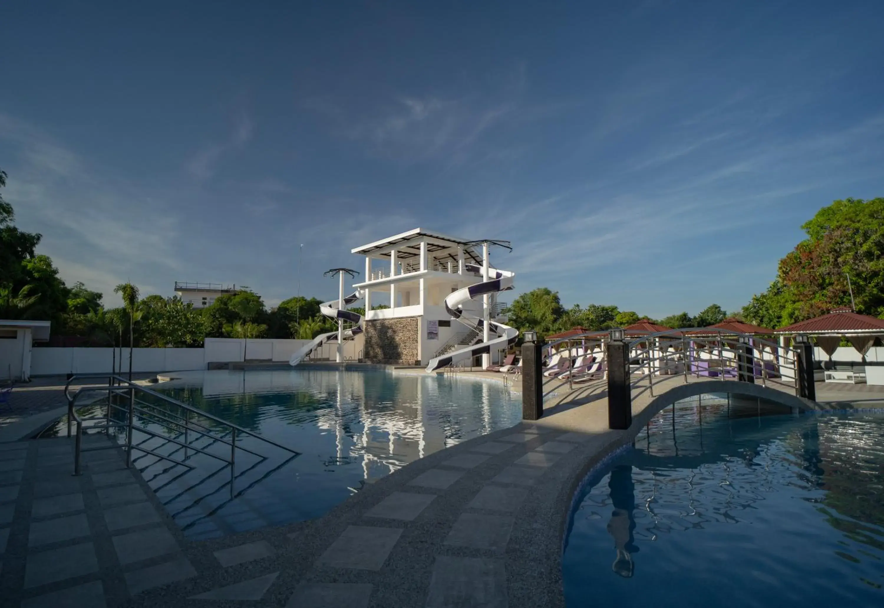 Swimming pool in The Blessed Purple Bamboo Beach Resort Swimming pool in The Blessed Purple Bamboo Beach Resort