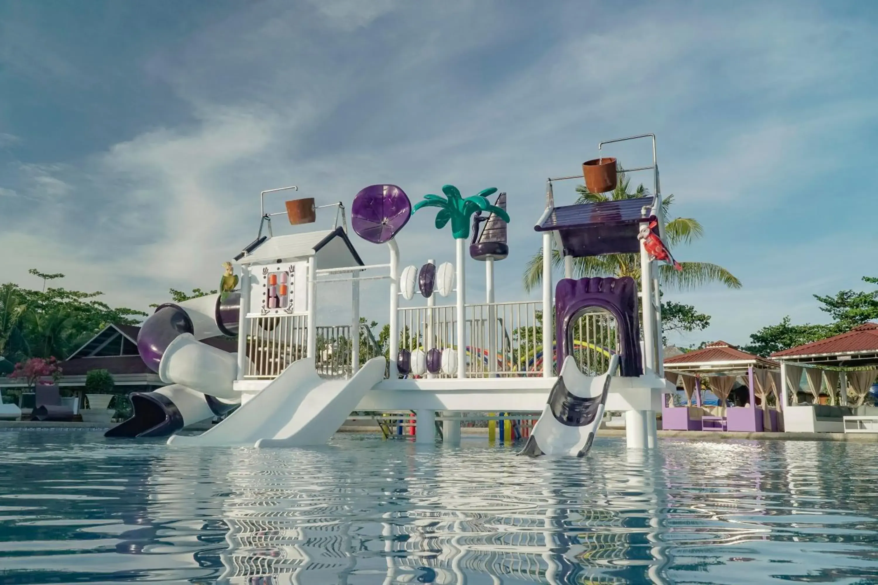 Swimming pool in The Blessed Purple Bamboo Beach Resort Swimming pool in The Blessed Purple Bamboo Beach Resort