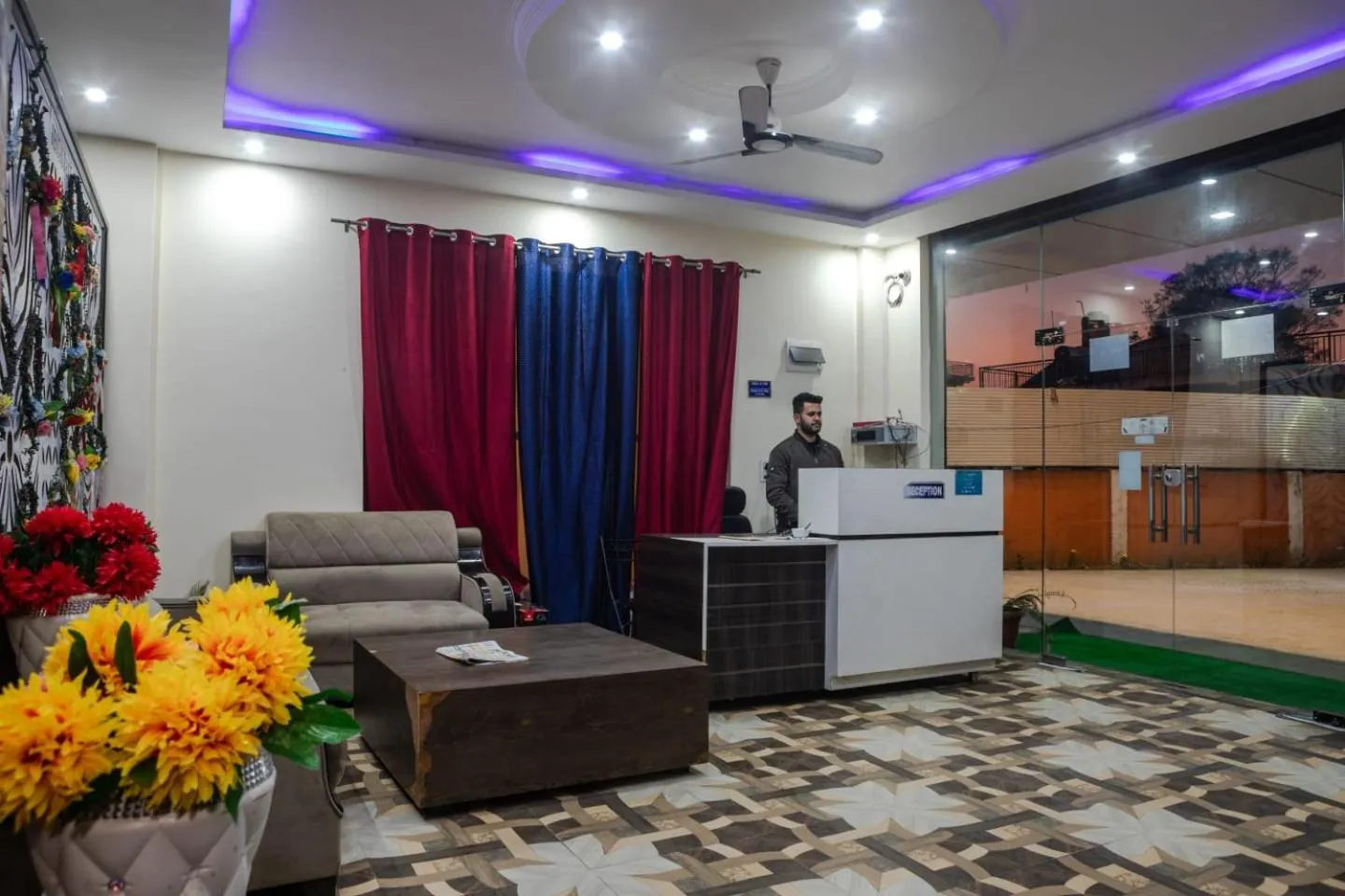 Seating area in Hotel Roop