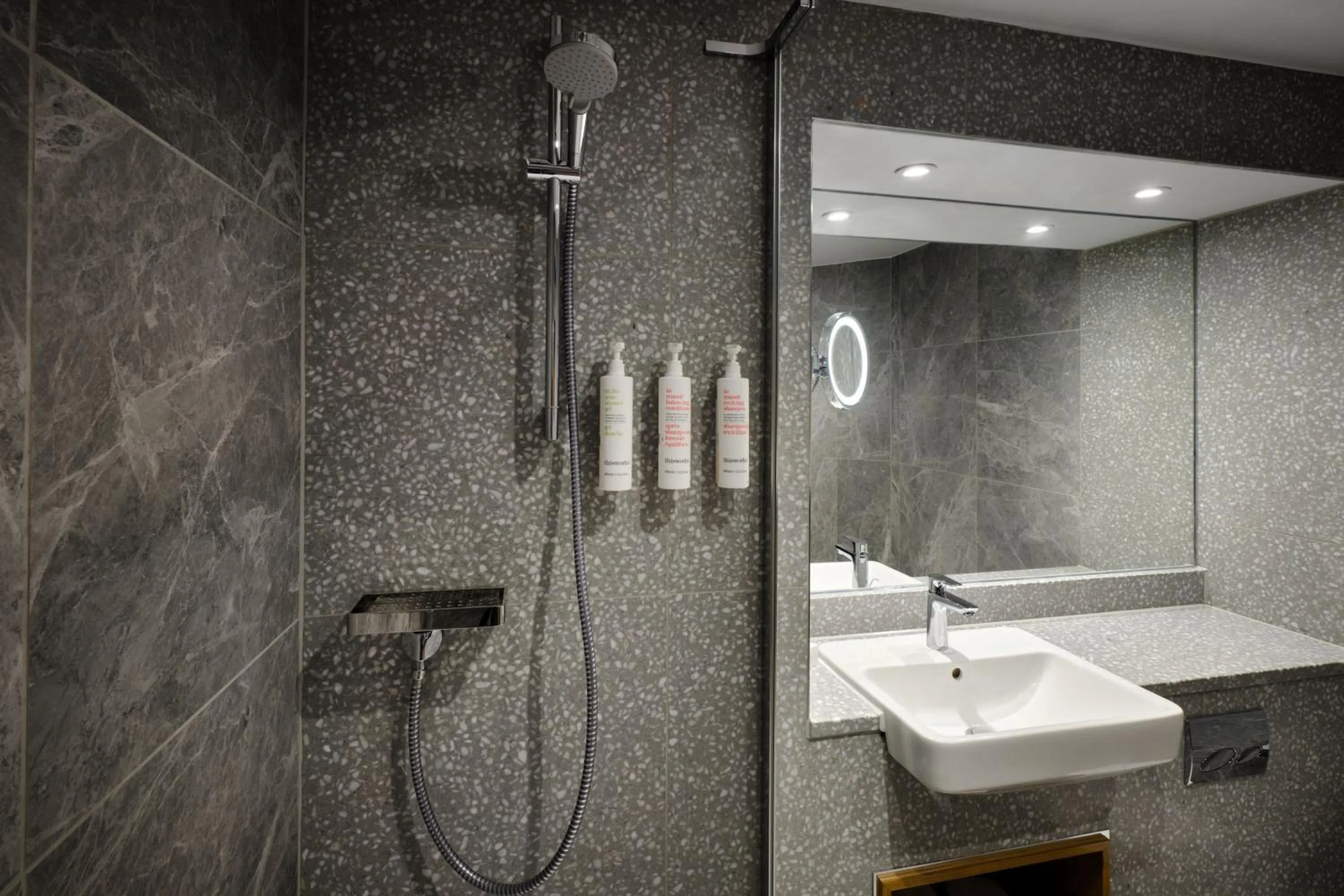 Bathroom in Edinburgh Marriott Hotel Holyrood