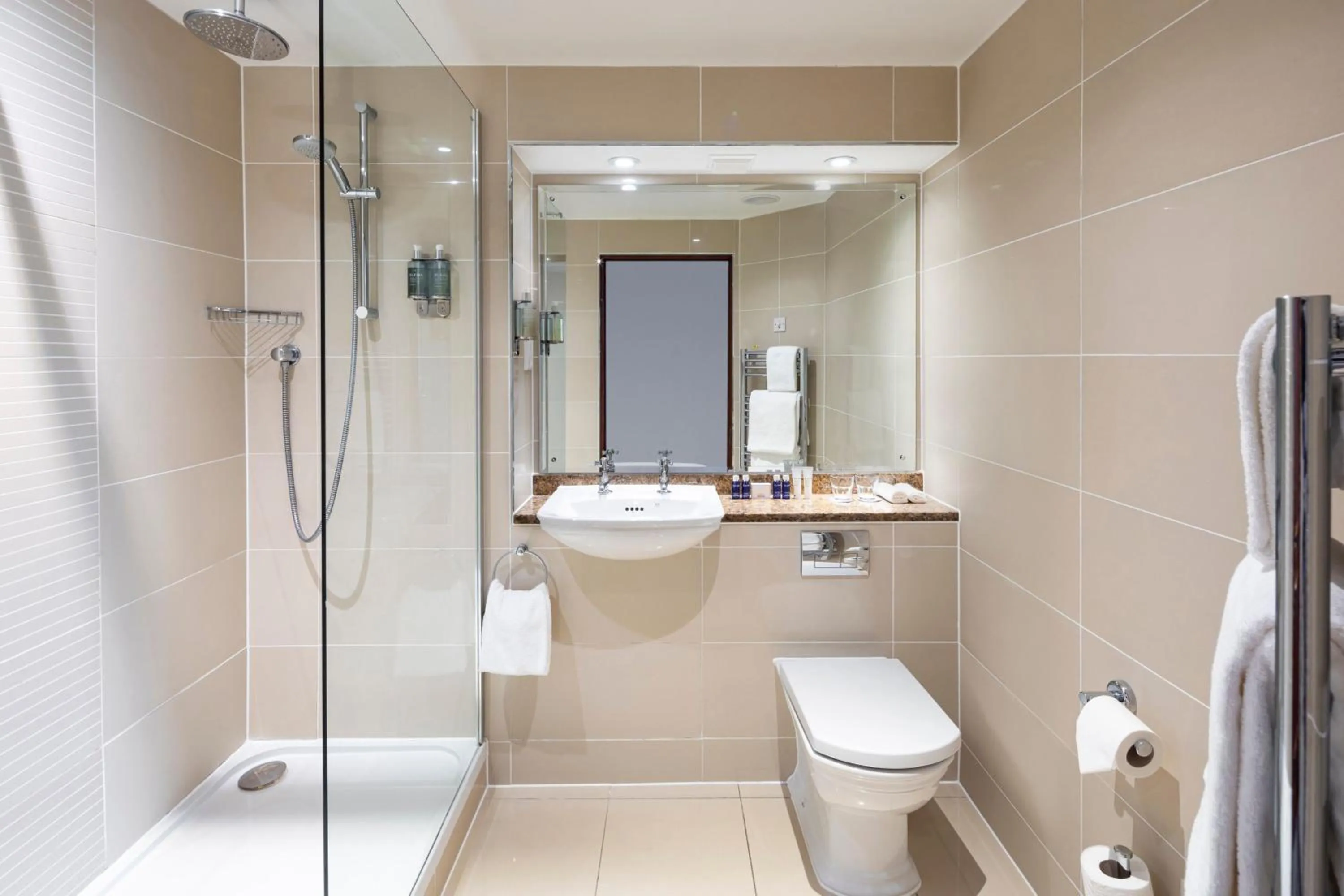 Bathroom in Edinburgh Marriott Hotel Holyrood