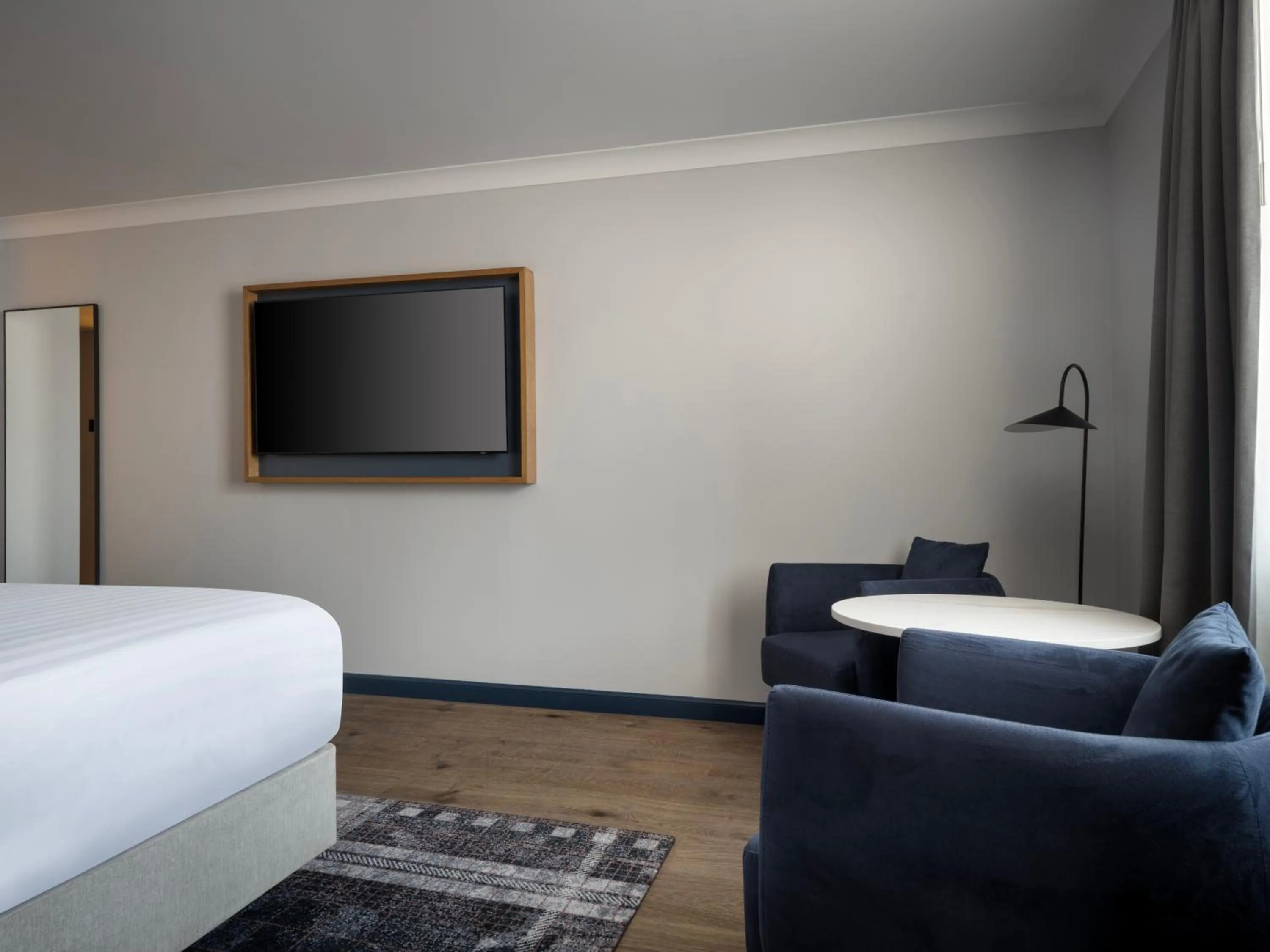 Seating area, Bed in Edinburgh Marriott Hotel Holyrood