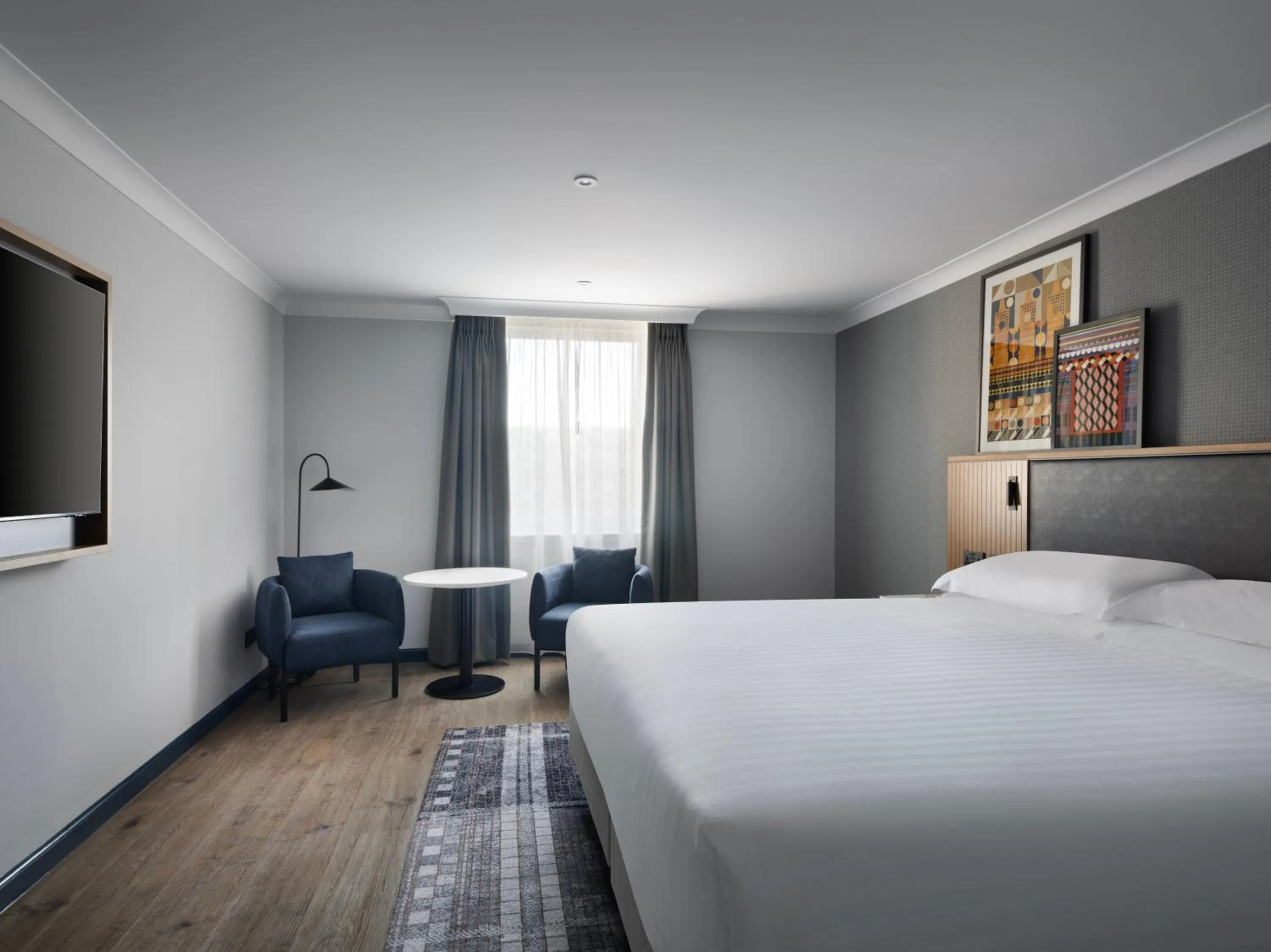 Photo of the whole room, Bed in Edinburgh Marriott Hotel Holyrood