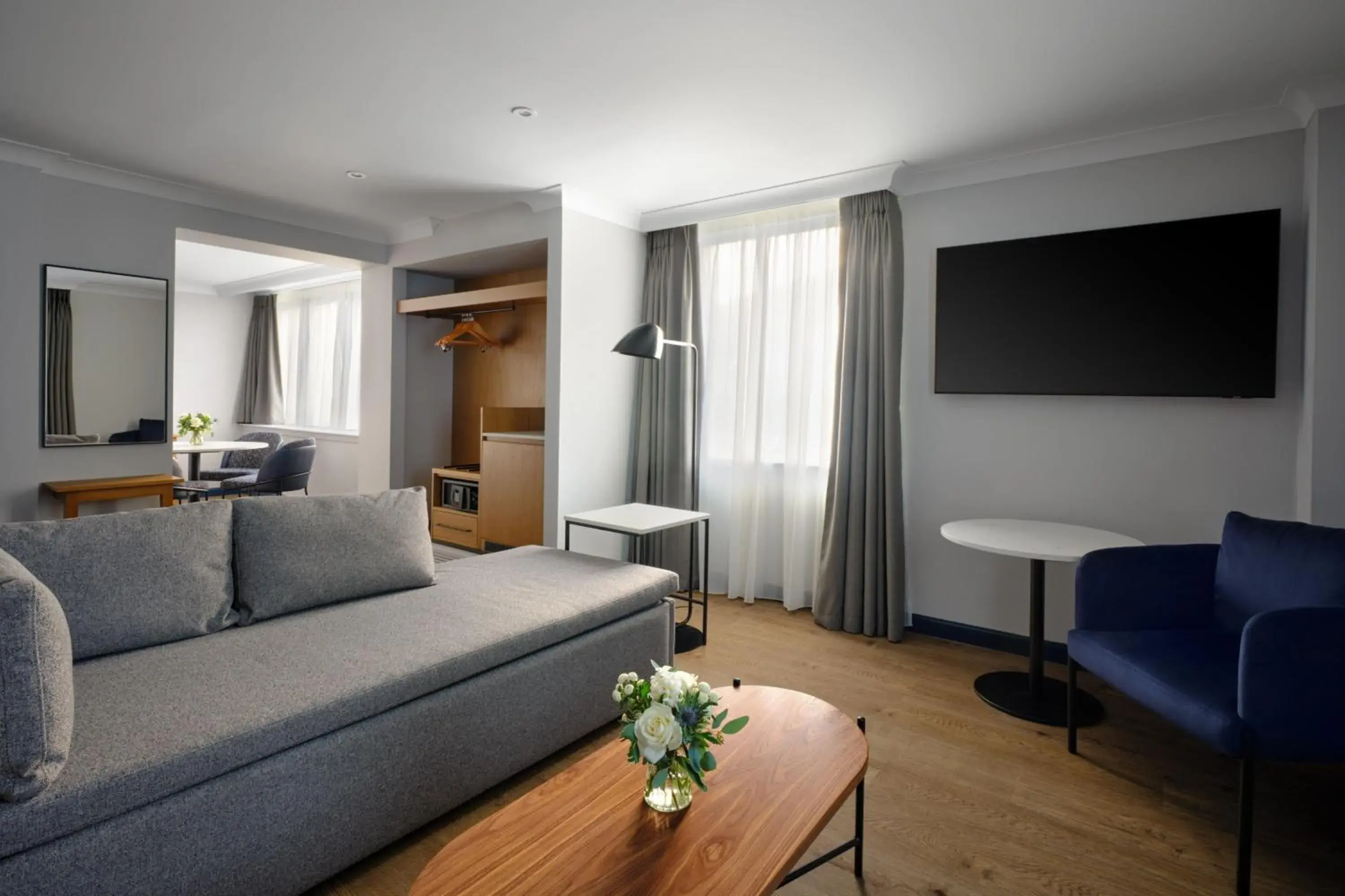 Junior Suite - Executive Lounge Access in Edinburgh Marriott Hotel Holyrood Junior Suite - Executive Lounge Access in Edinburgh Marriott Hotel Holyrood