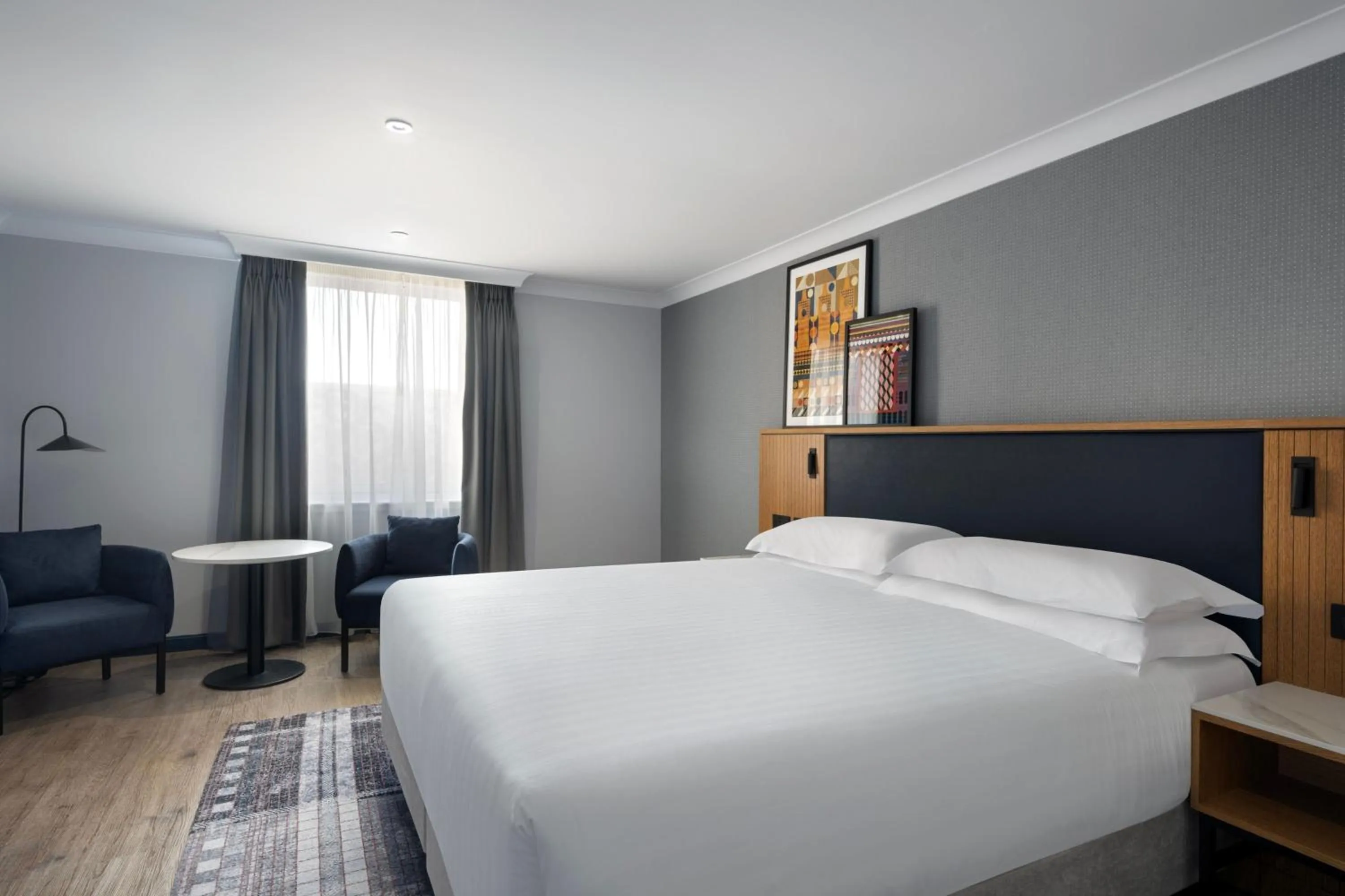 Photo of the whole room, Bed in Edinburgh Marriott Hotel Holyrood