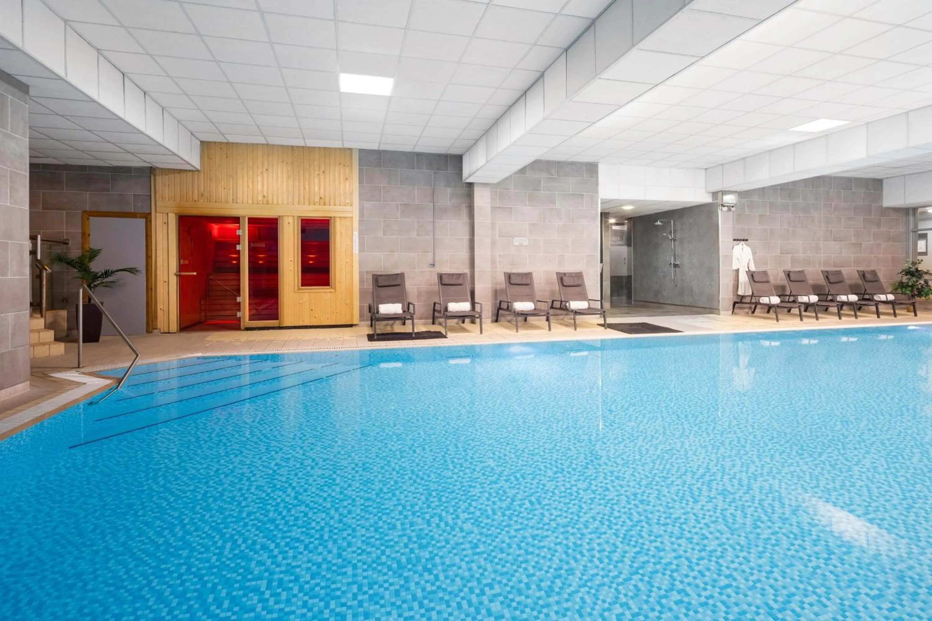 Swimming pool in Edinburgh Marriott Hotel Holyrood