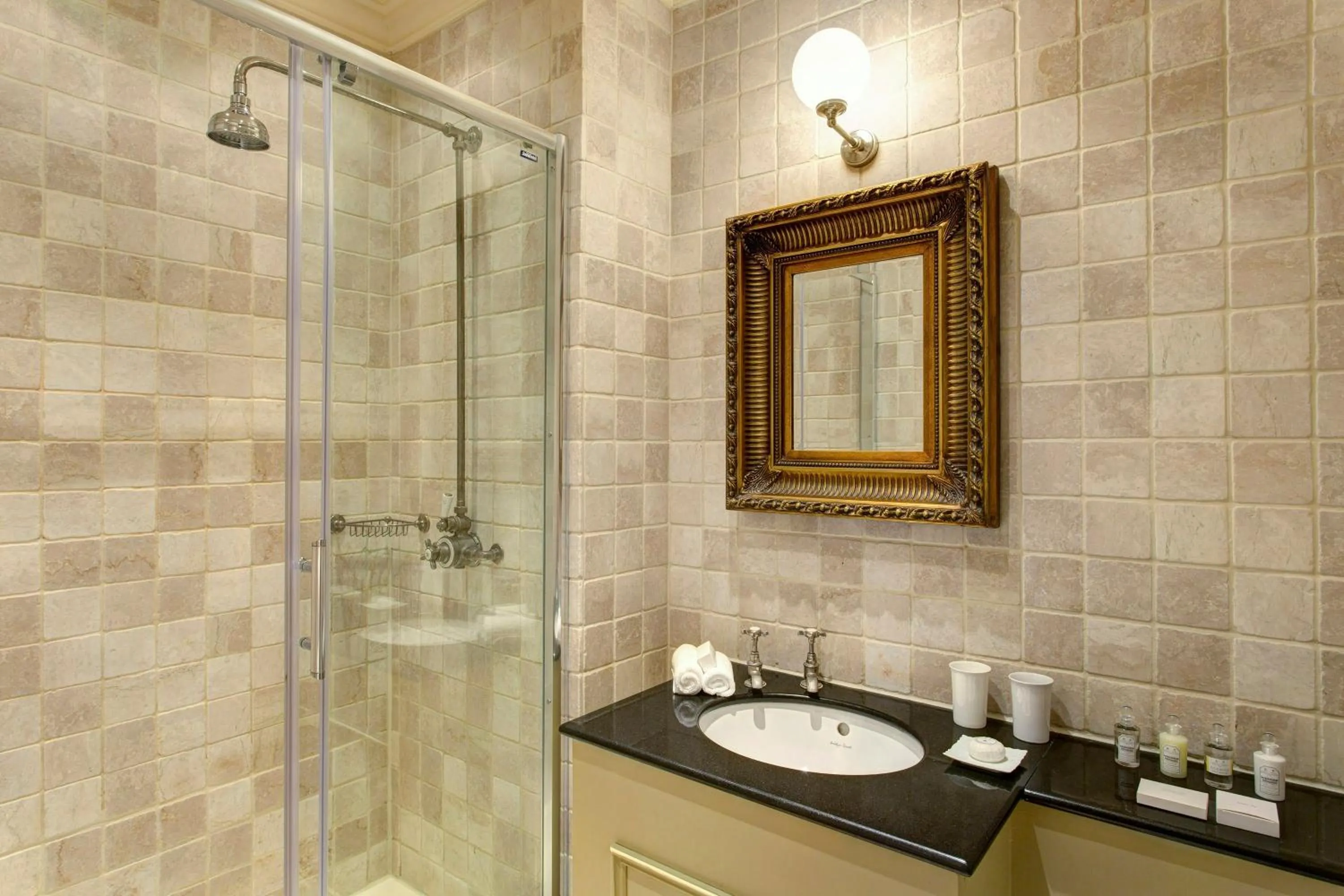 Bathroom in The Gore London - Starhotels Collezione