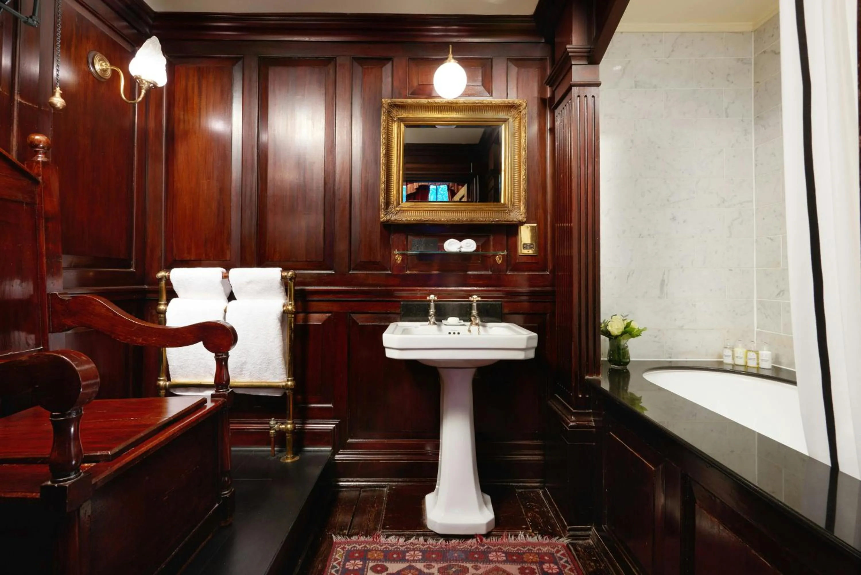 Bathroom in The Gore London - Starhotels Collezione