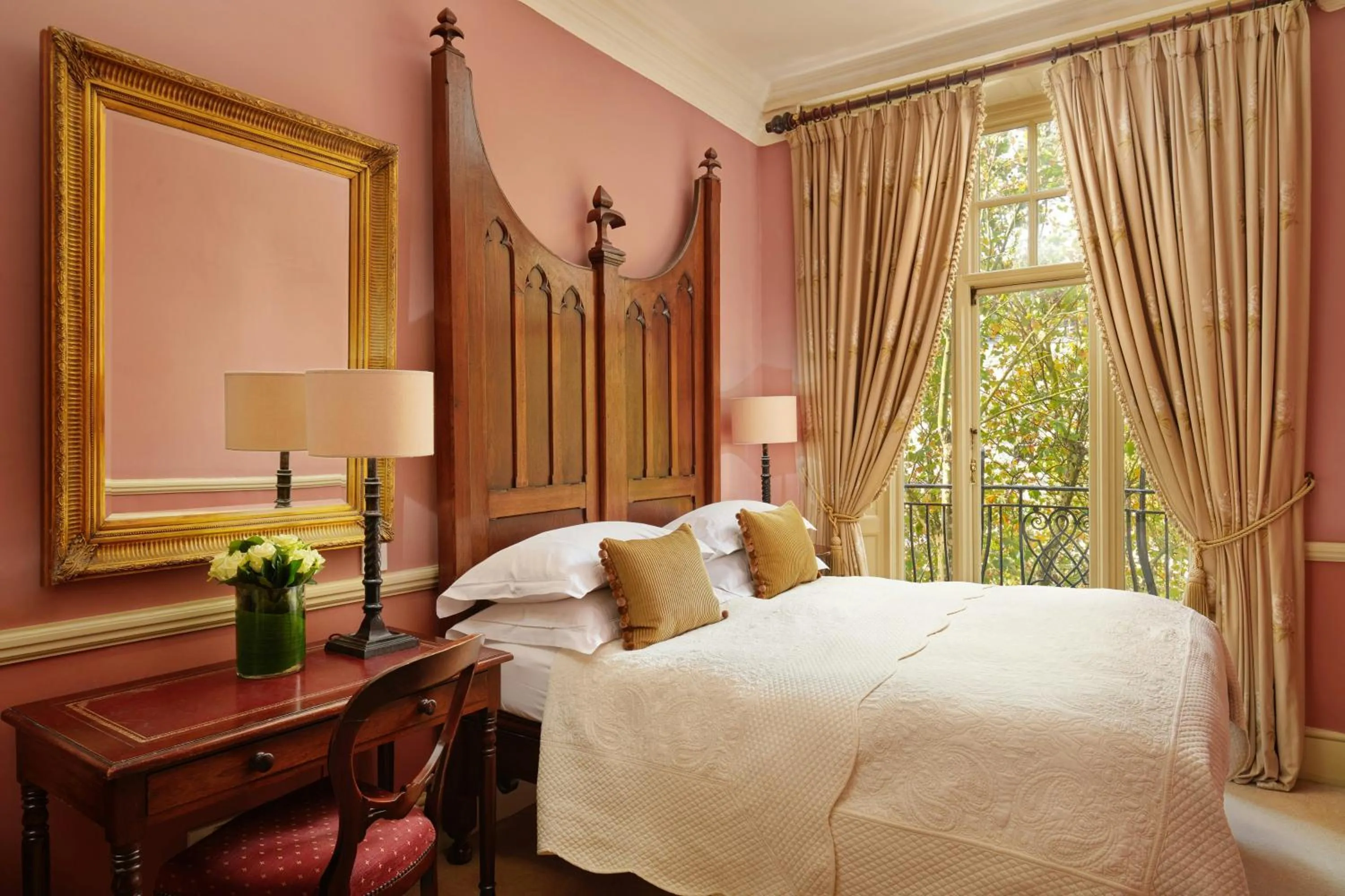 Photo of the whole room, Bed in The Gore London - Starhotels Collezione