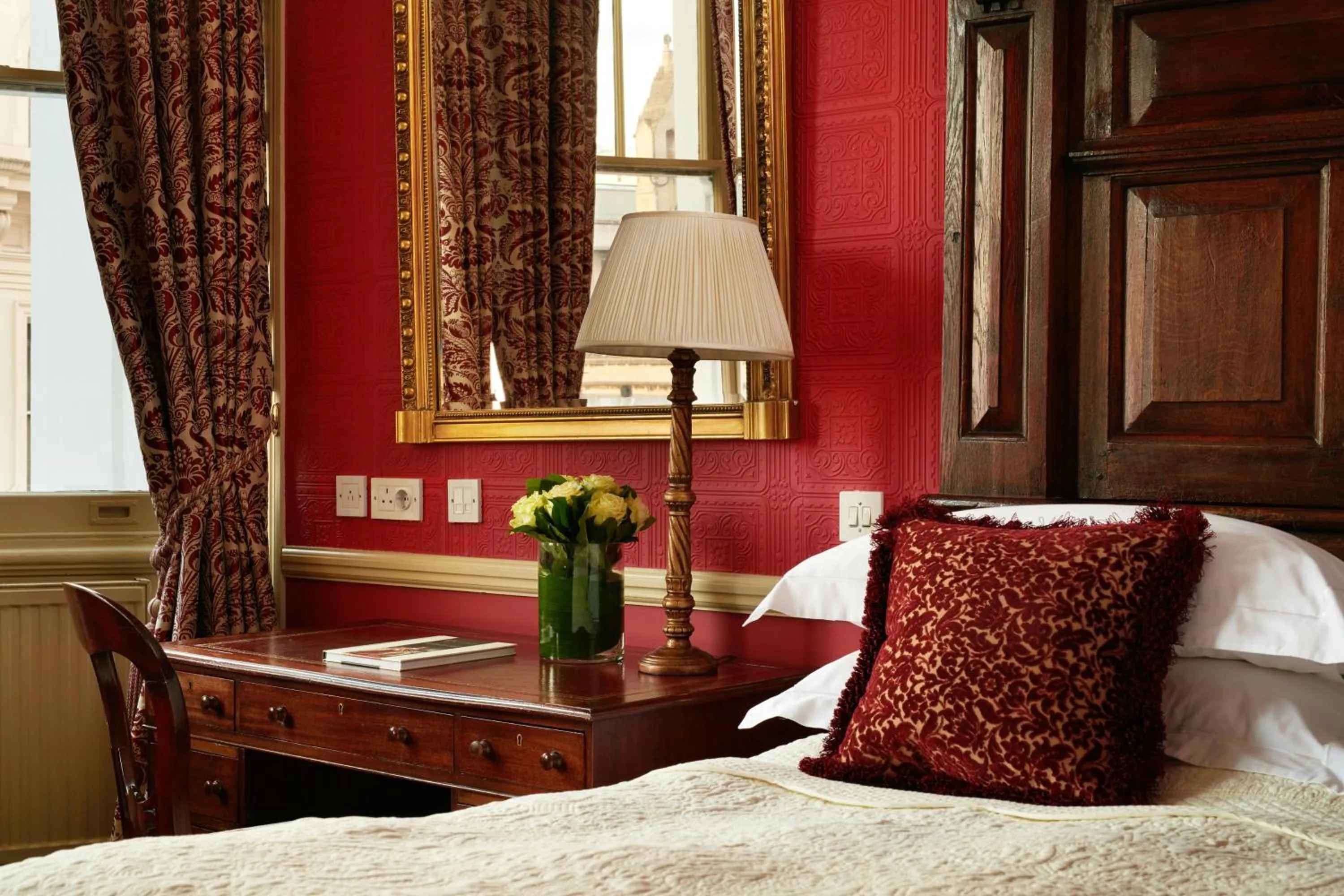 Photo of the whole room, Bed in The Gore London - Starhotels Collezione
