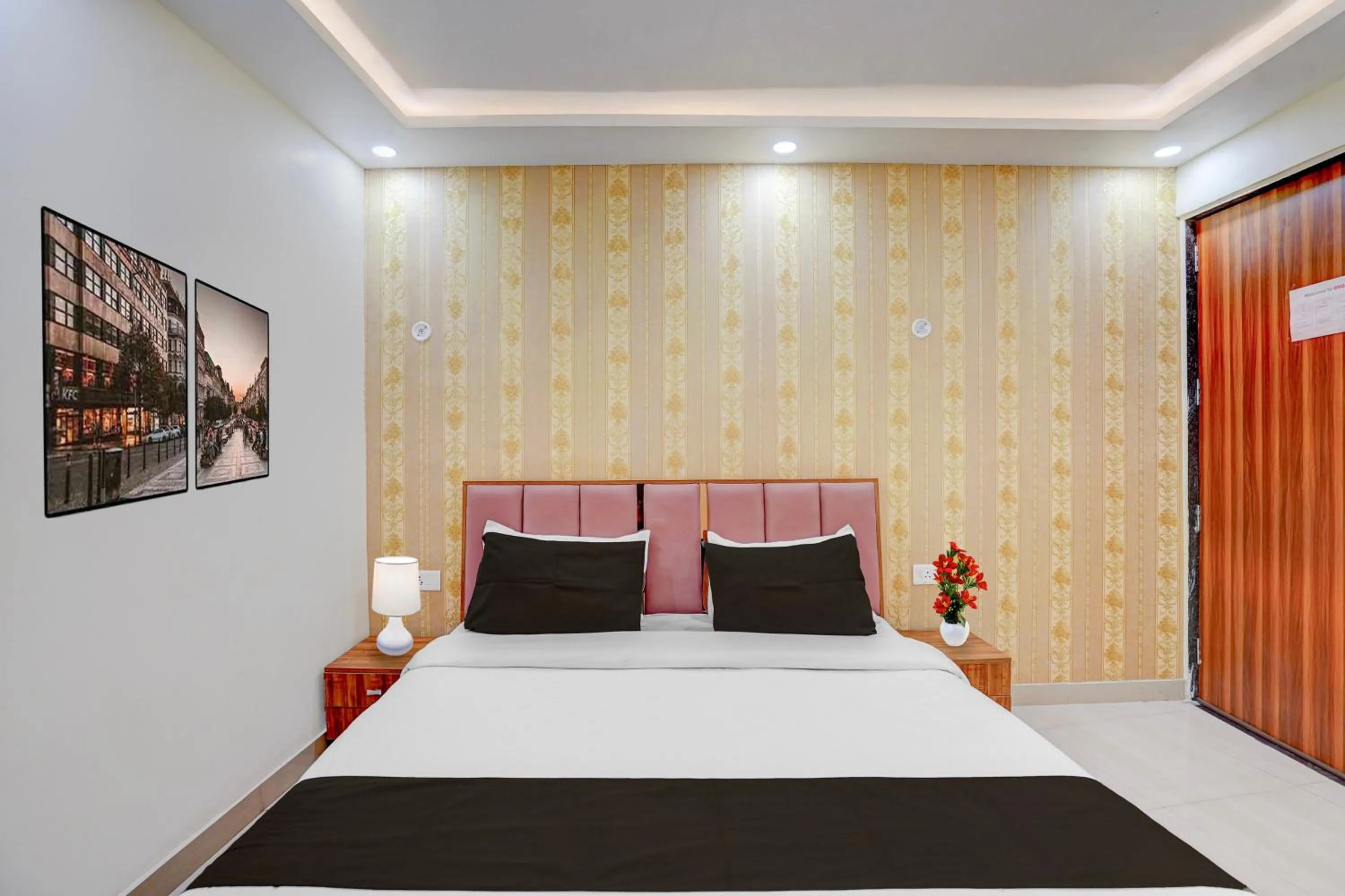 Bedroom, Bed in Hotel O Ramaland Homestay