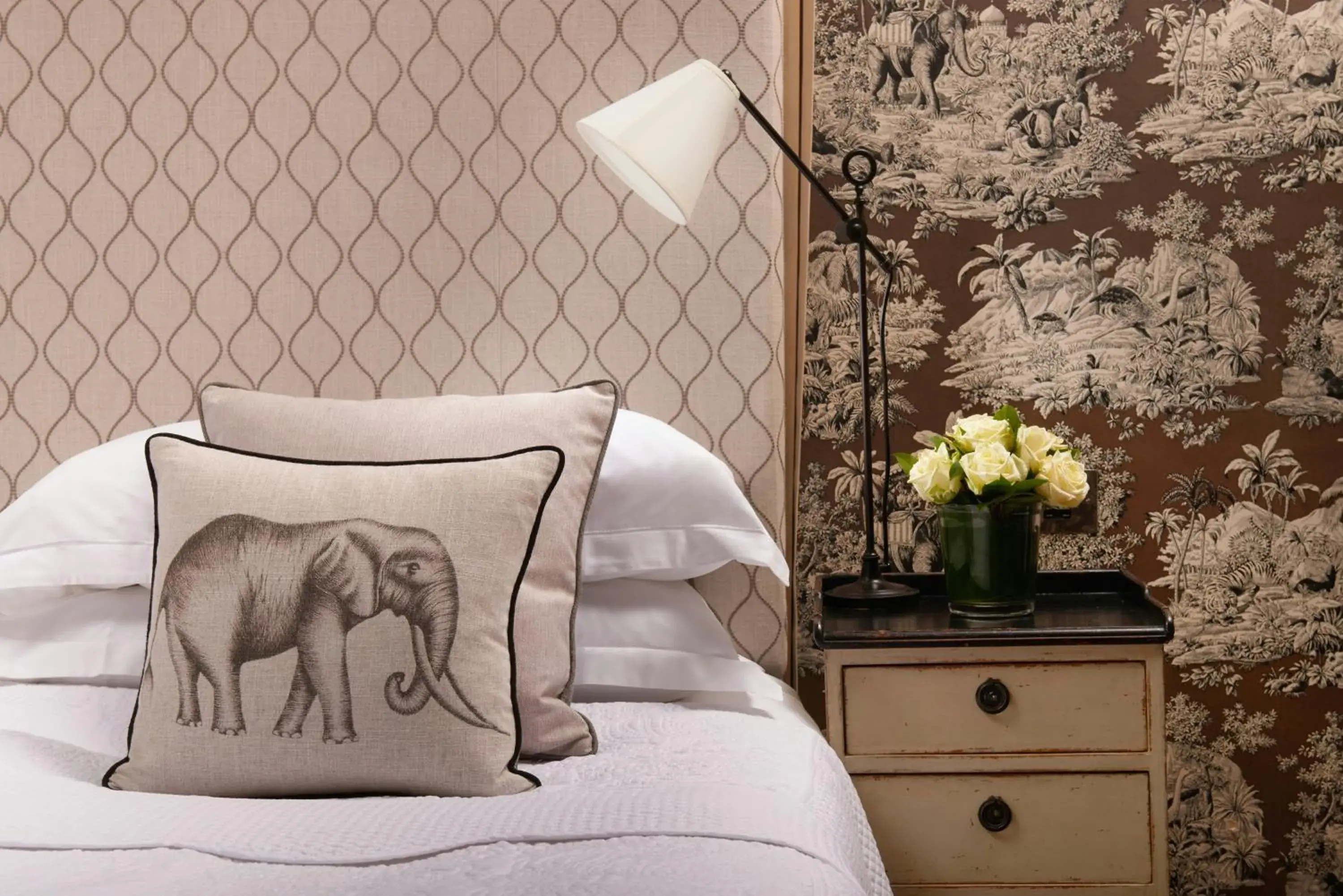 Photo of the whole room, Bed in The Pelham London - Starhotels Collezione Photo of the whole room, Bed in The Pelham London - Starhotels Collezione