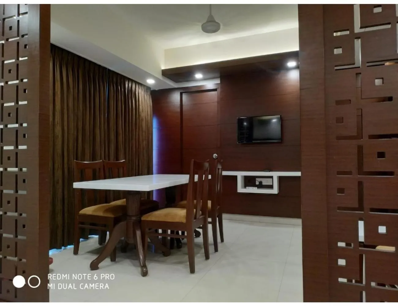 Communal lounge/ TV room in Hotel Maurya International, Chennai
