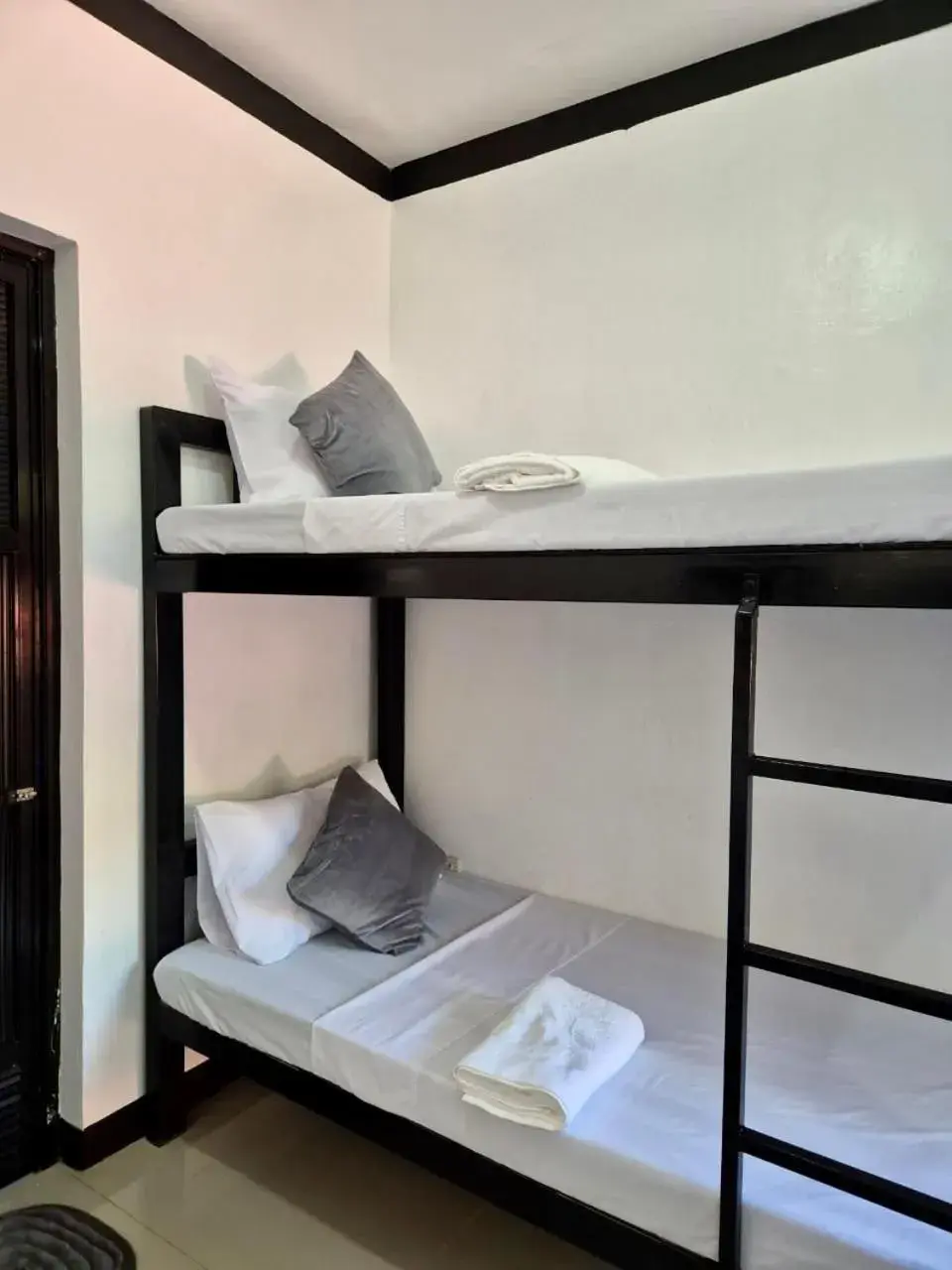 Quadruple Room with Private Bathroom in Casa Olivia Quadruple Room with Private Bathroom in Casa Olivia