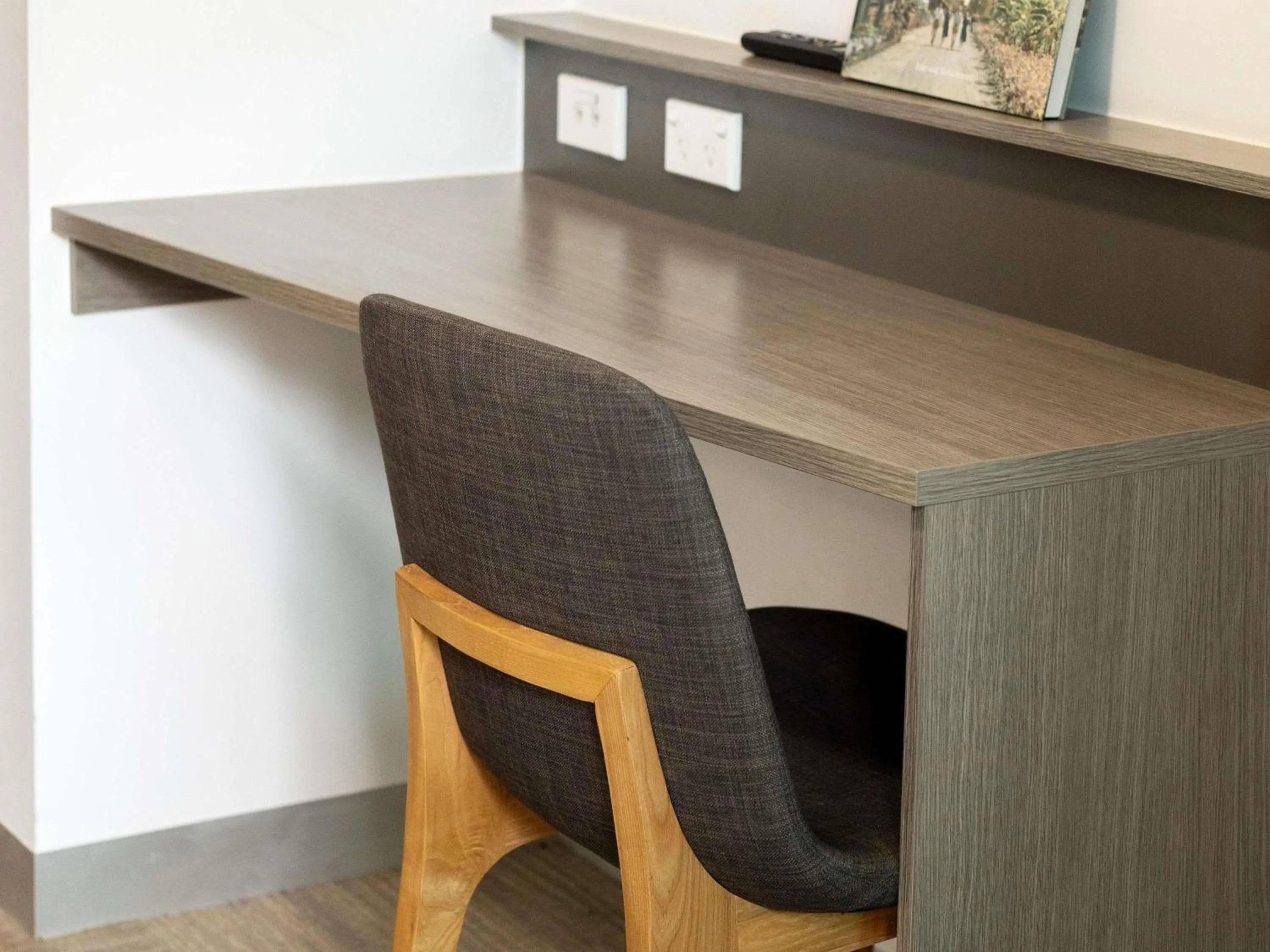 Bedroom in Ibis Darwin Airport Hotel