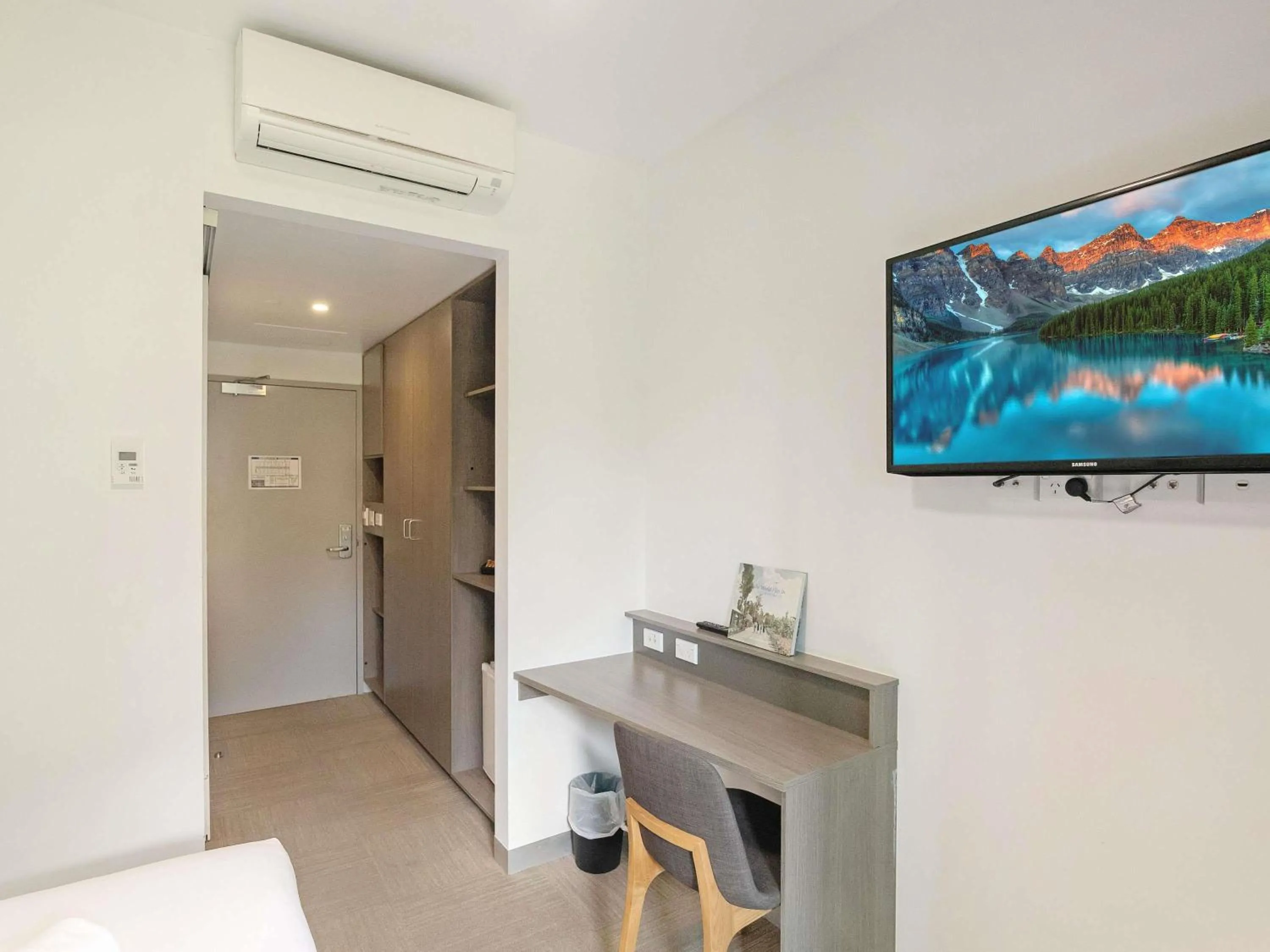 Bedroom in Ibis Darwin Airport Hotel