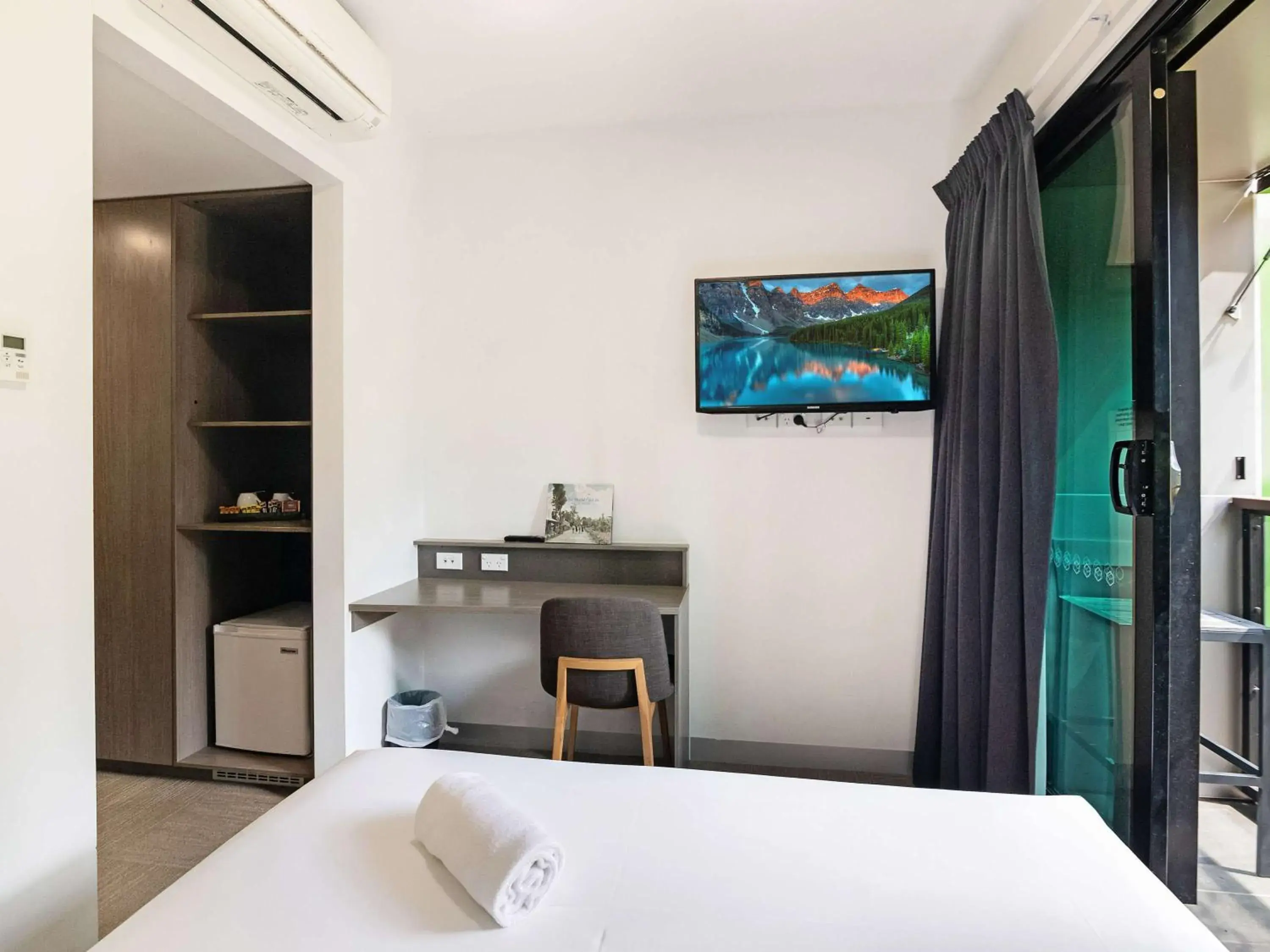 Bedroom, Bed in Ibis Darwin Airport Hotel Bedroom, Bed in Ibis Darwin Airport Hotel