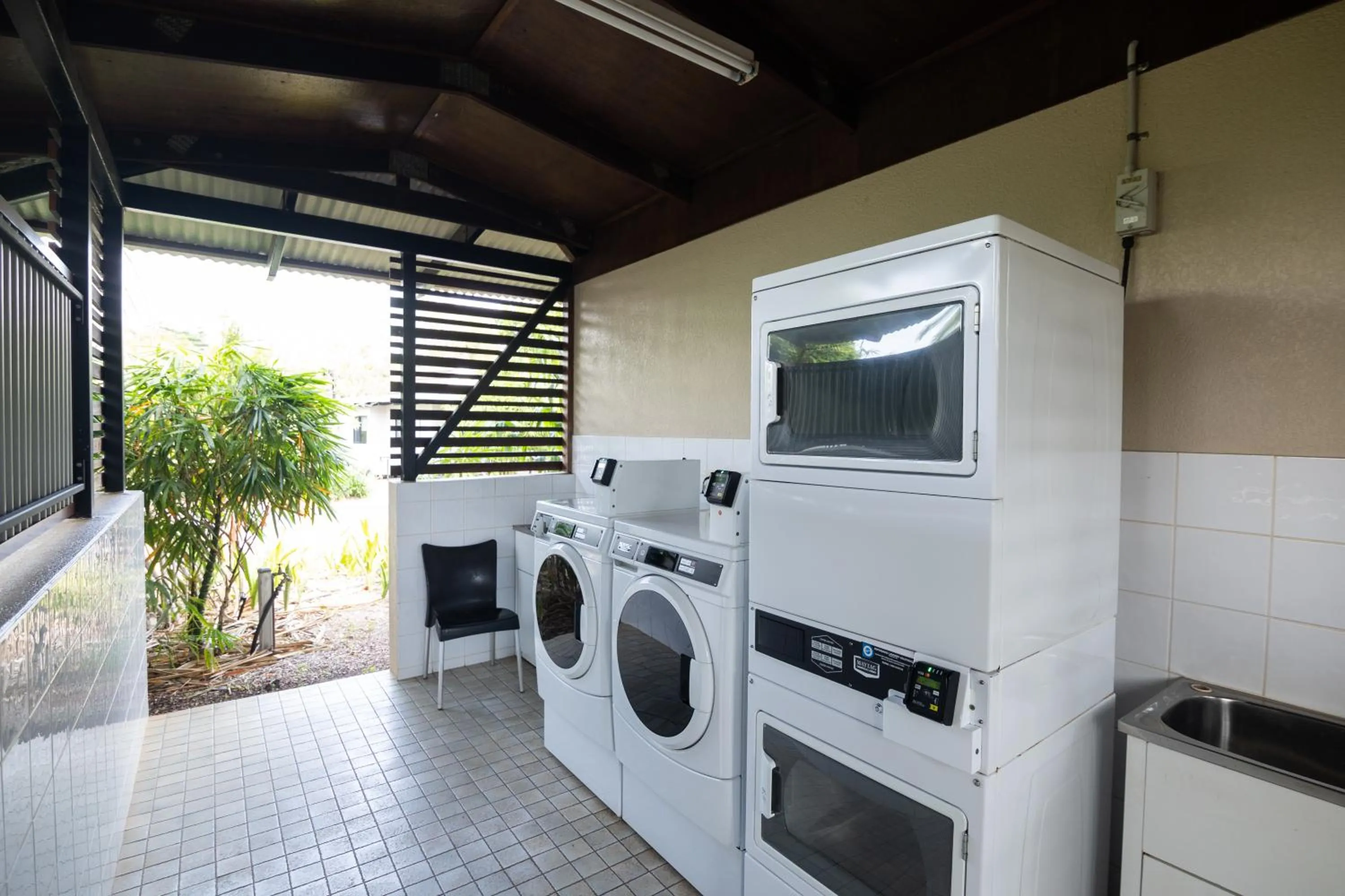 laundry in Ibis Darwin Airport Hotel