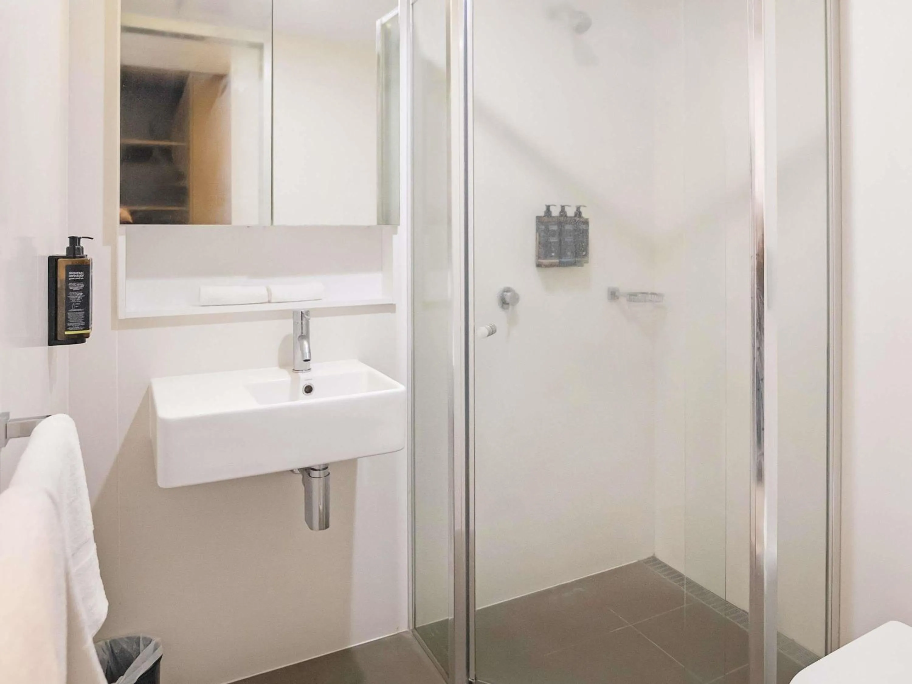 Bedroom in Ibis Darwin Airport Hotel