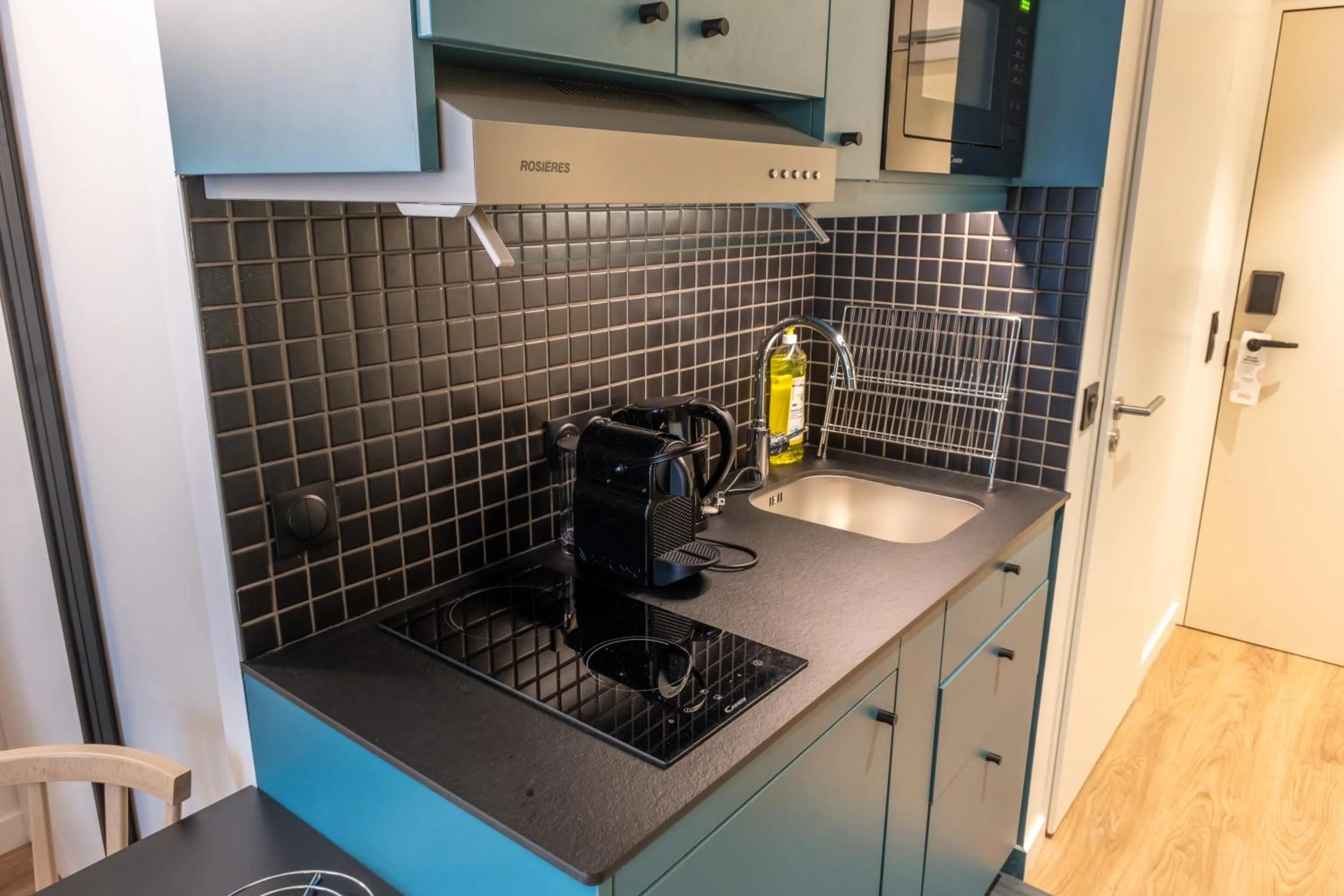 Kitchen or kitchenette in Aparthotel Adagio Access Rouen Centre Cathédrale