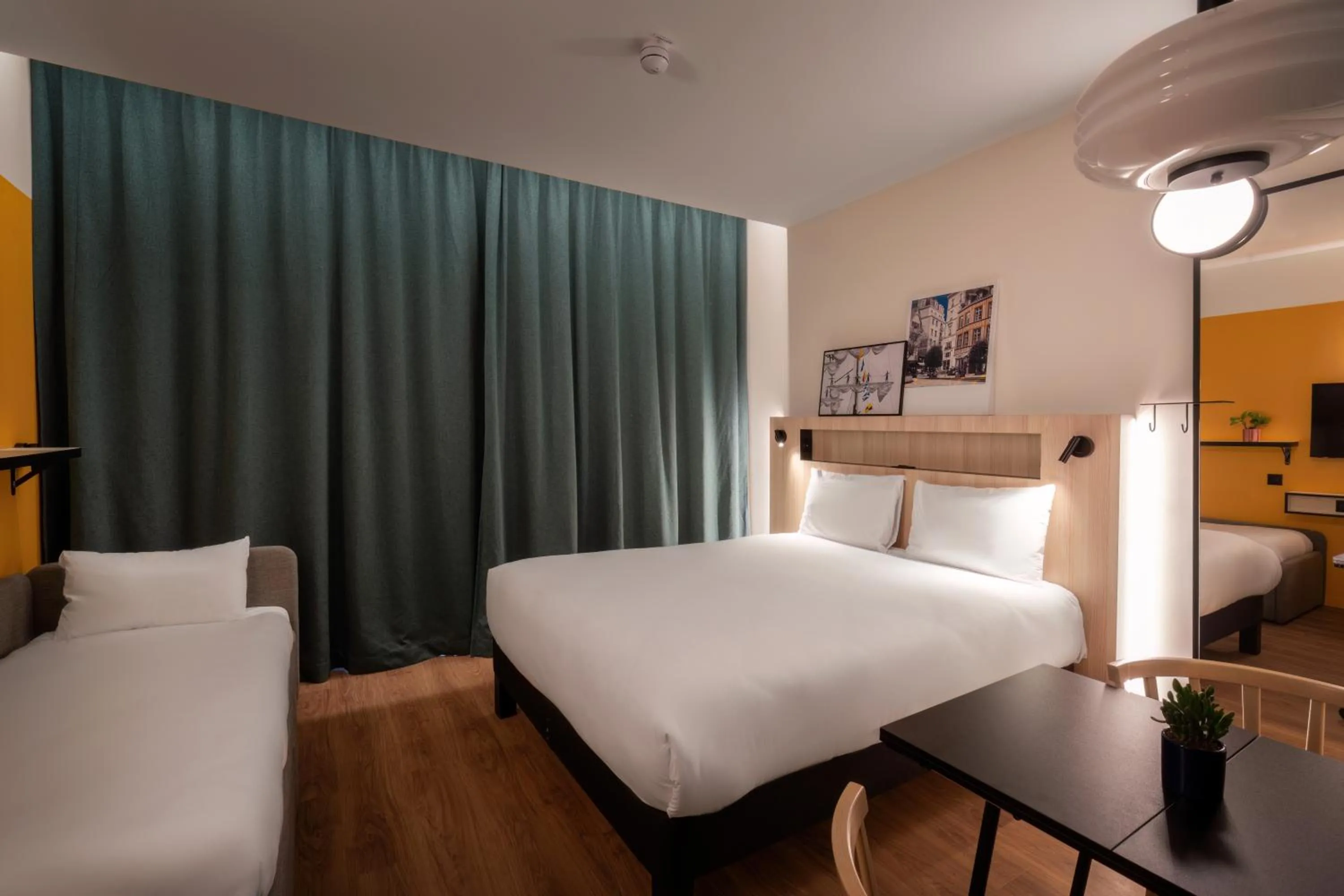 Bed in Aparthotel Adagio Access Rouen Centre Cathédrale