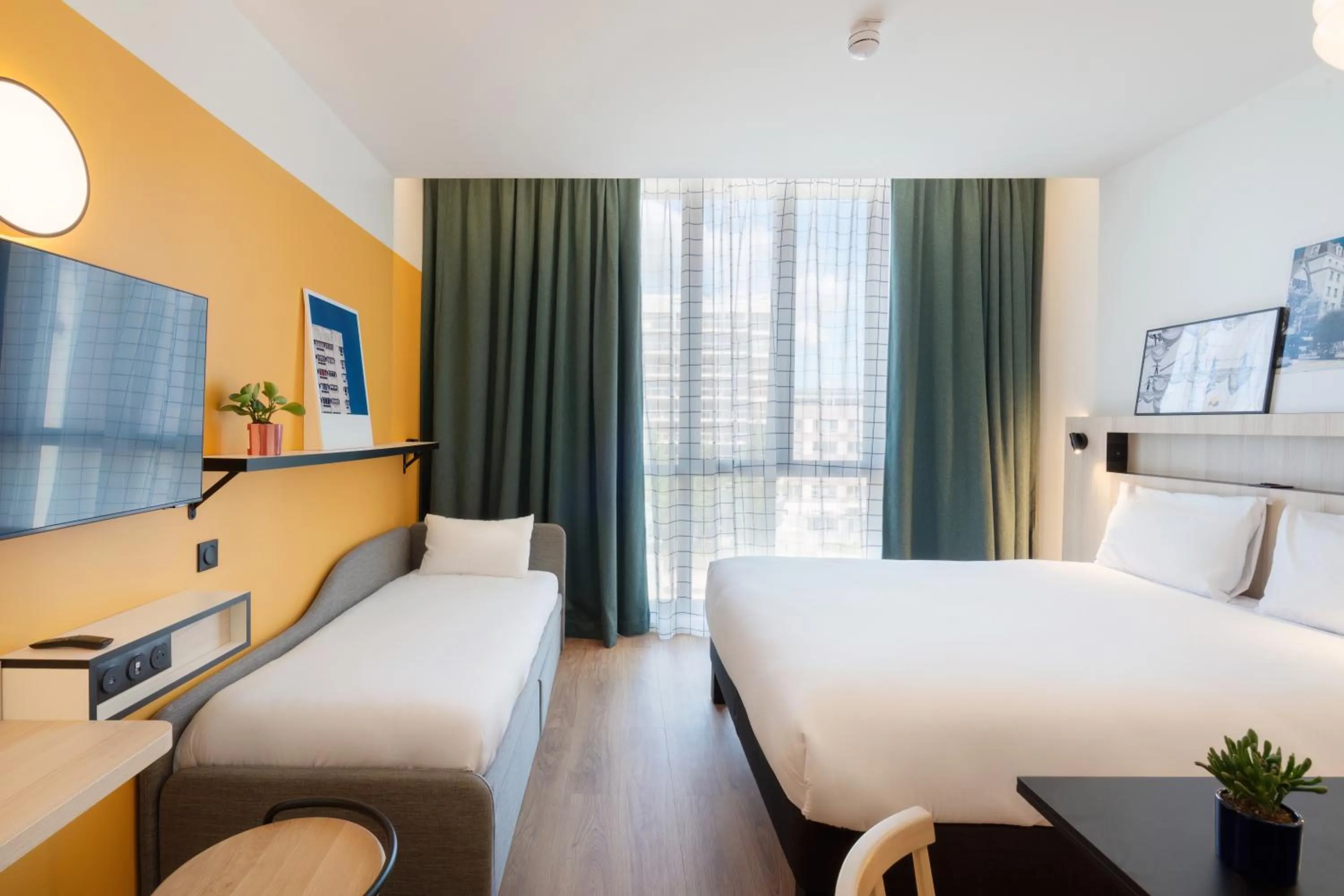 Bed in Aparthotel Adagio Access Rouen Centre Cathédrale