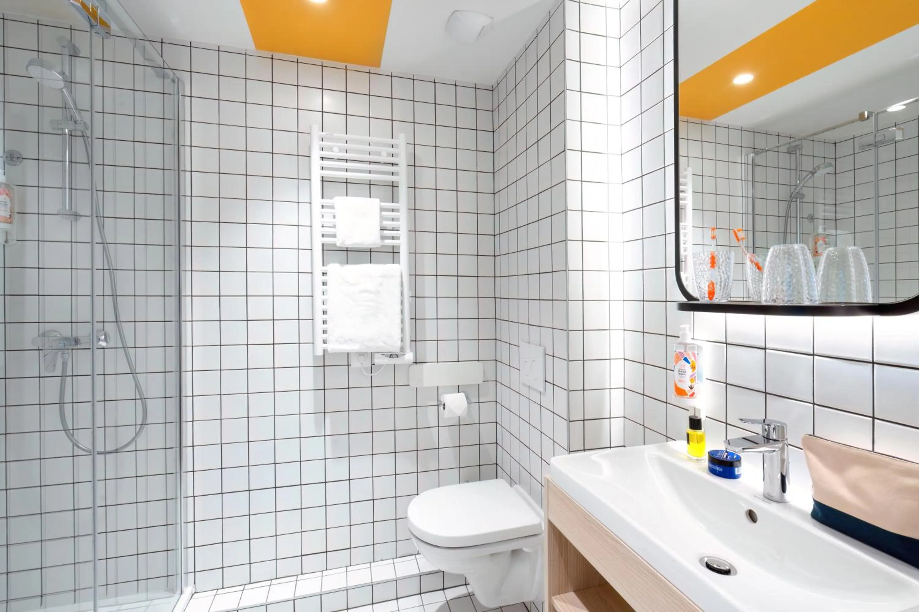 Shower in Aparthotel Adagio Access Rouen Centre Cathédrale