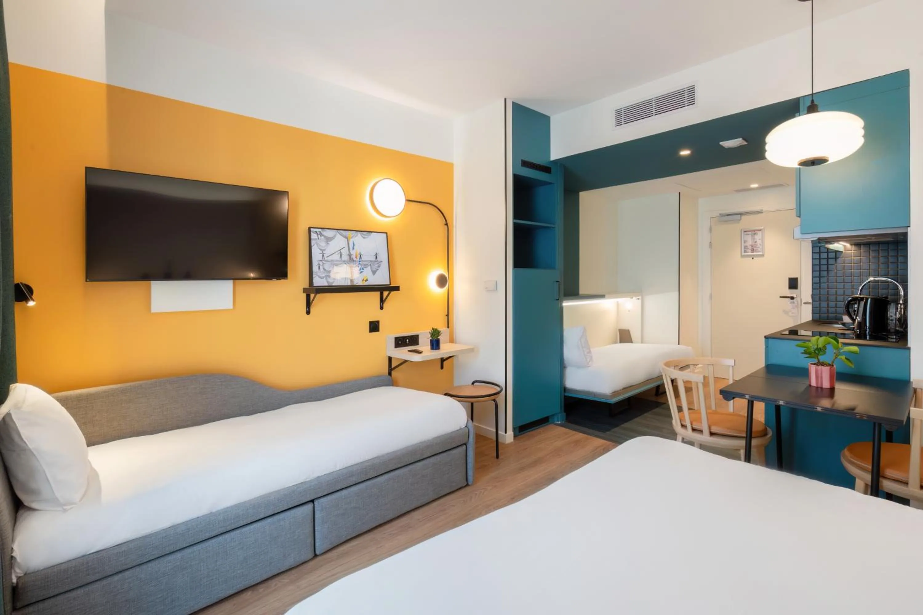 Bed in Aparthotel Adagio Access Rouen Centre Cathédrale