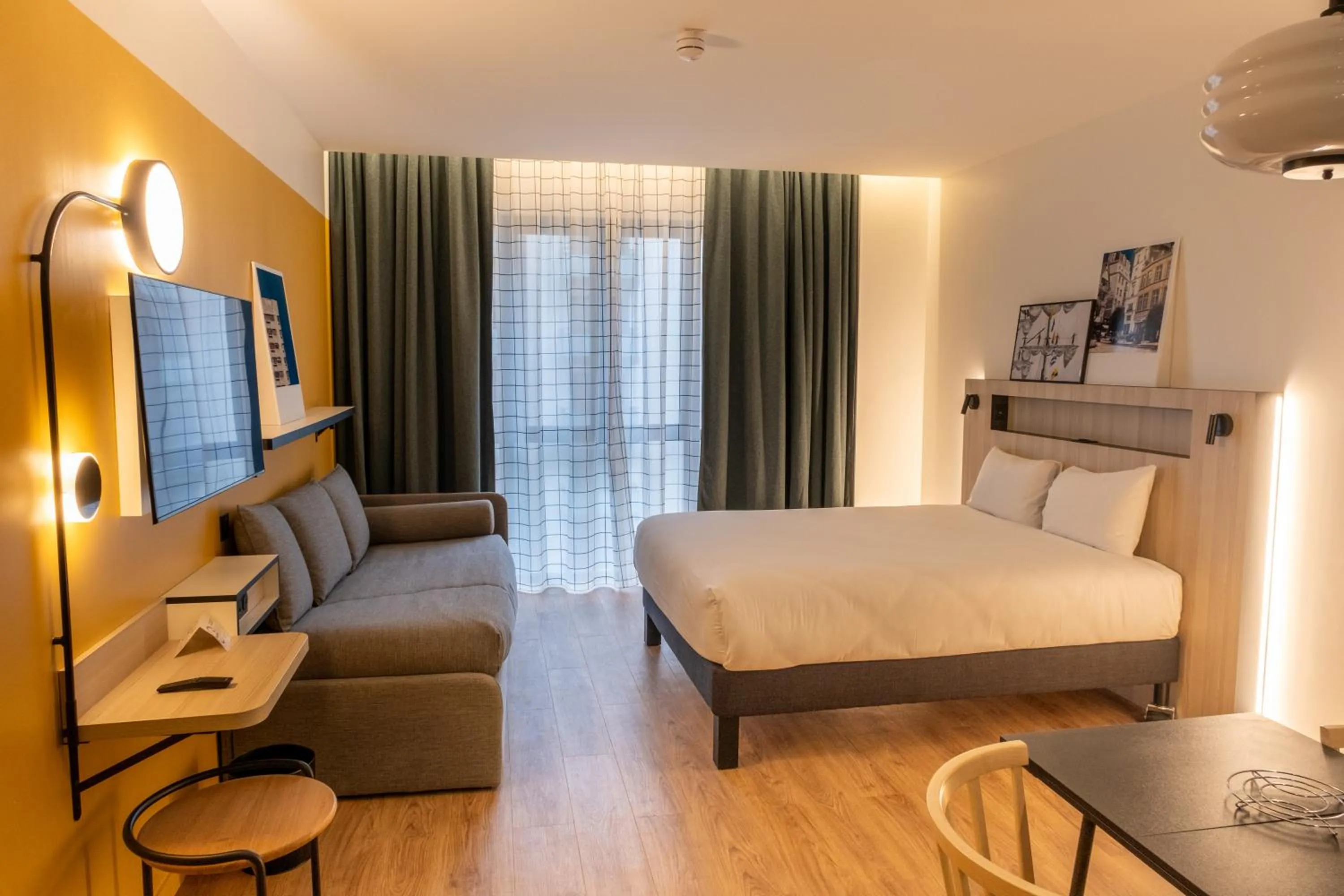 Bed in Aparthotel Adagio Access Rouen Centre Cathédrale