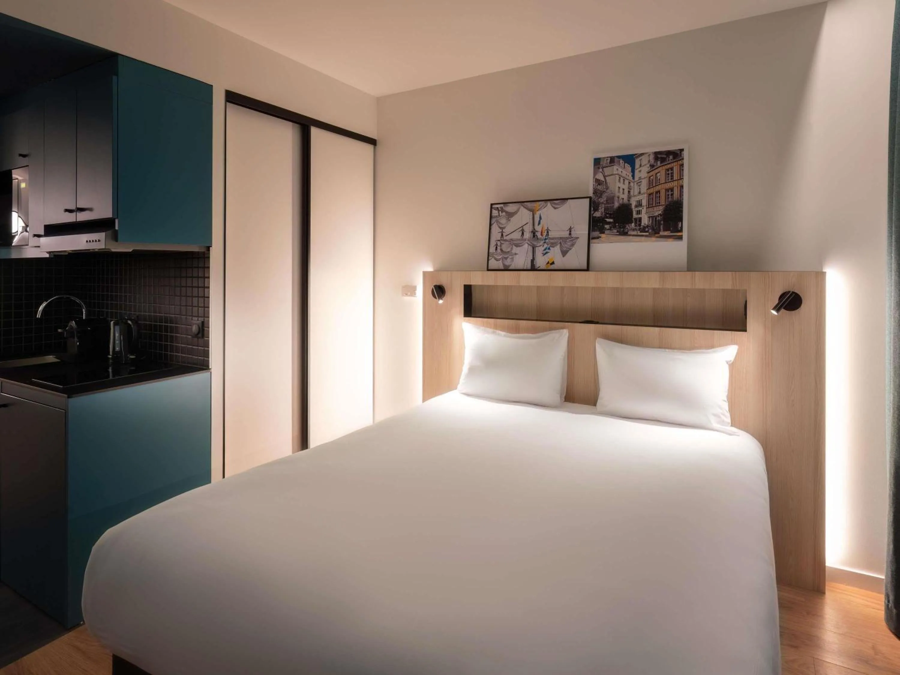 Bedroom, Bed in Aparthotel Adagio Access Rouen Centre Cathédrale