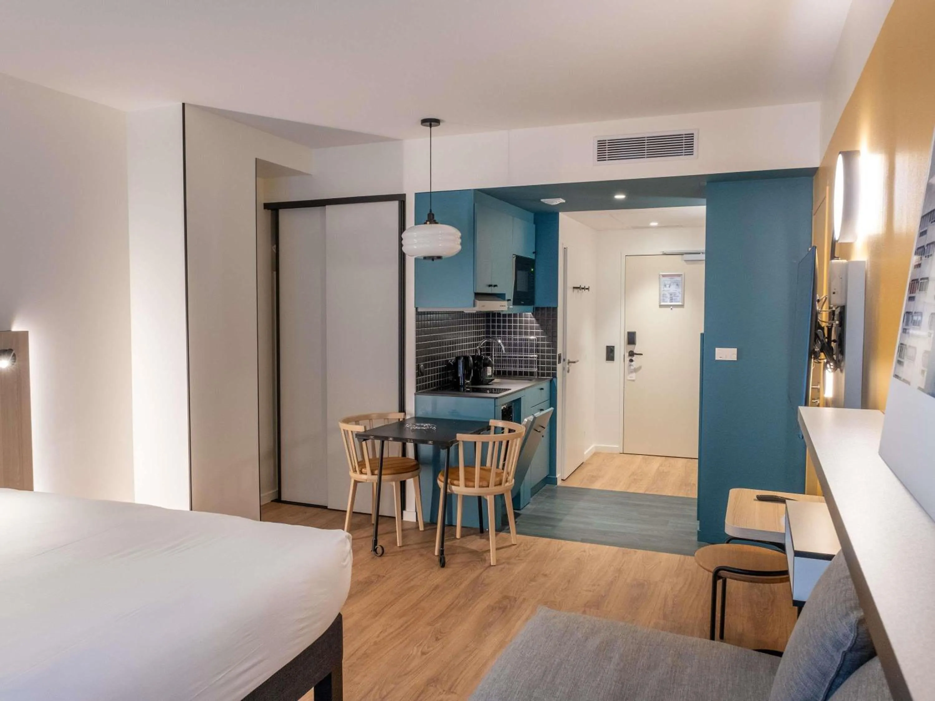 Bedroom, Bed in Aparthotel Adagio Access Rouen Centre Cathédrale