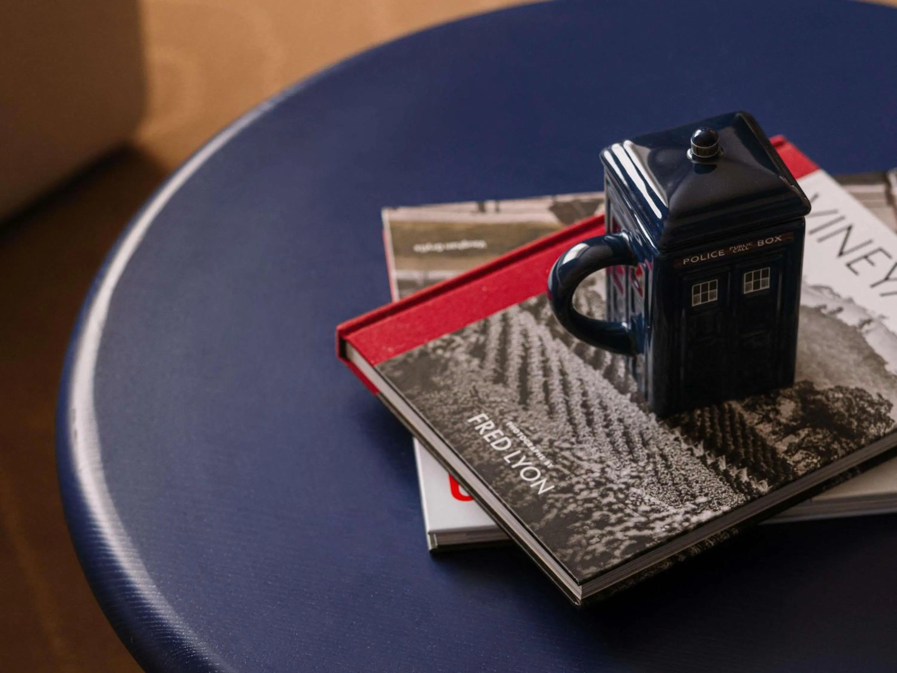 Photo of the whole room in Mercure London Earls Court