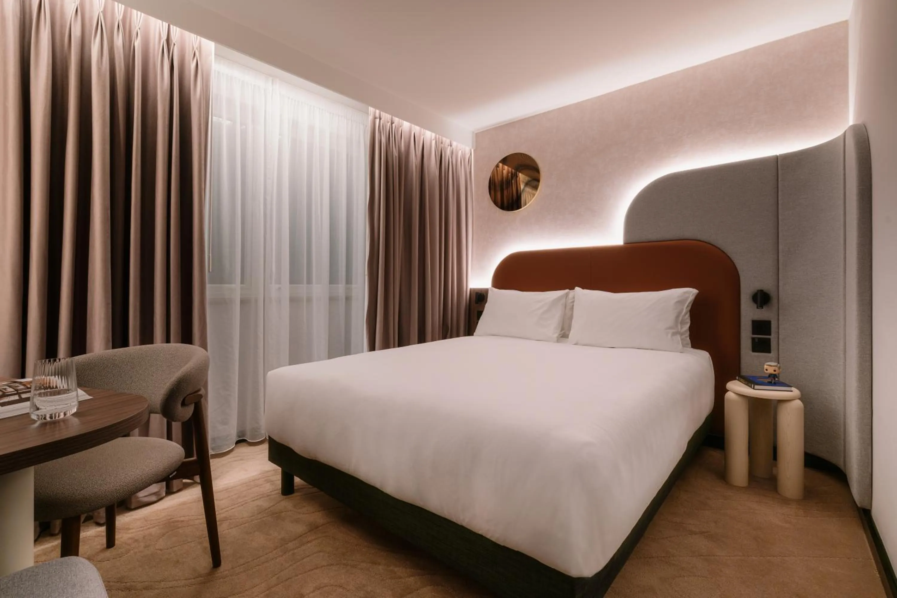 Bed in Mercure London Earls Court