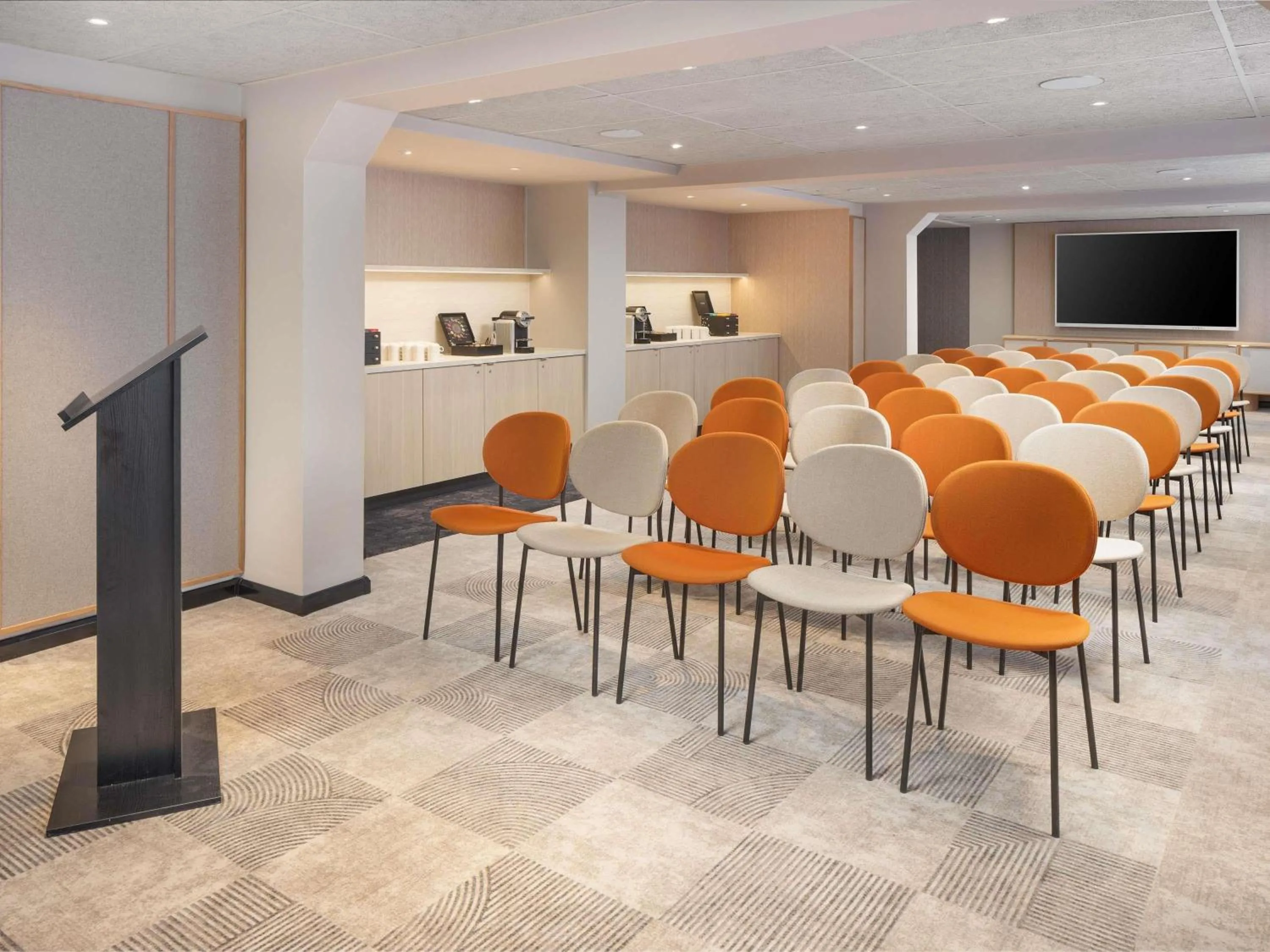 Meeting/conference room in Mercure London Earls Court