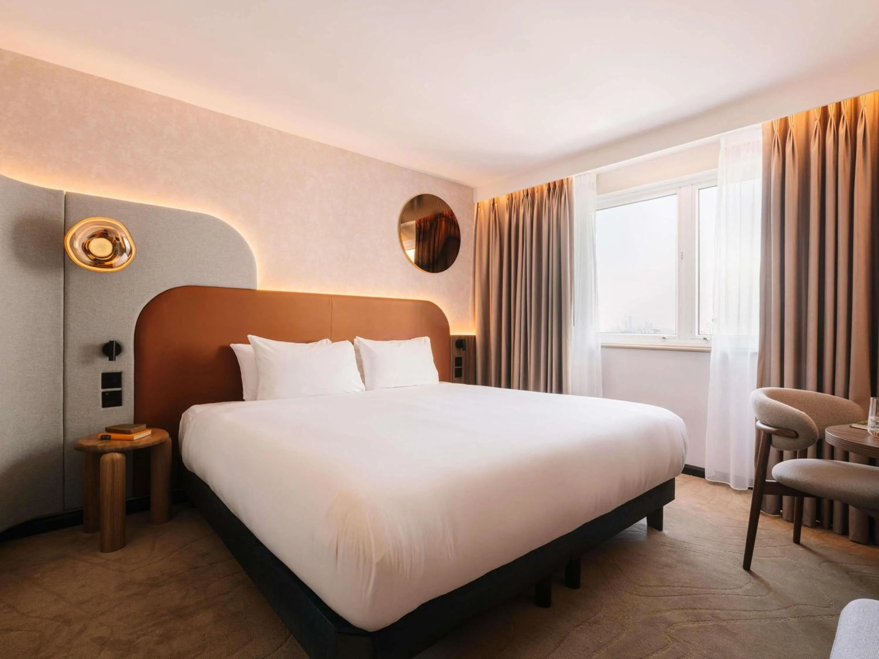 Bedroom, Bed in Mercure London Earls Court