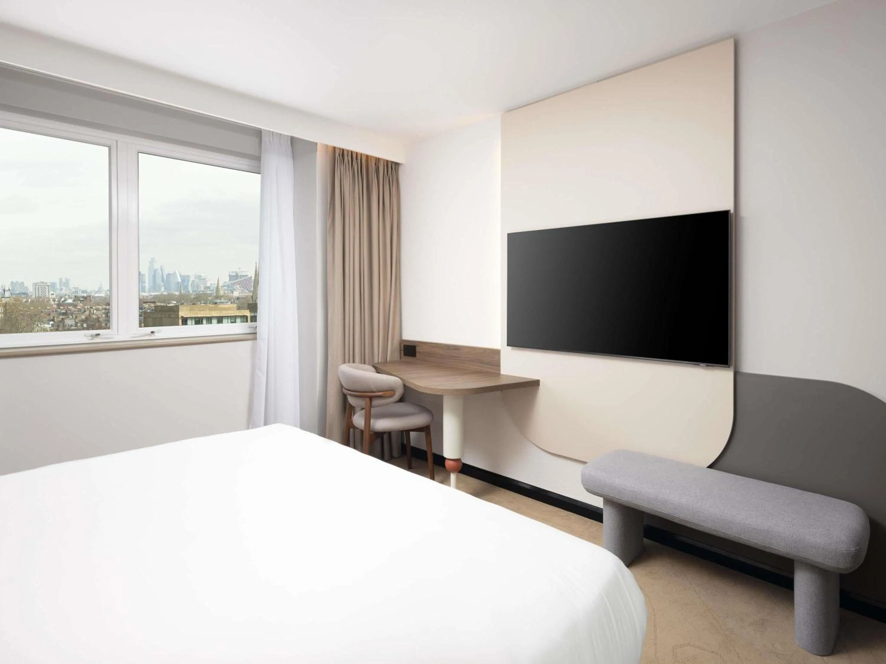Bedroom, Bed in Mercure London Earls Court