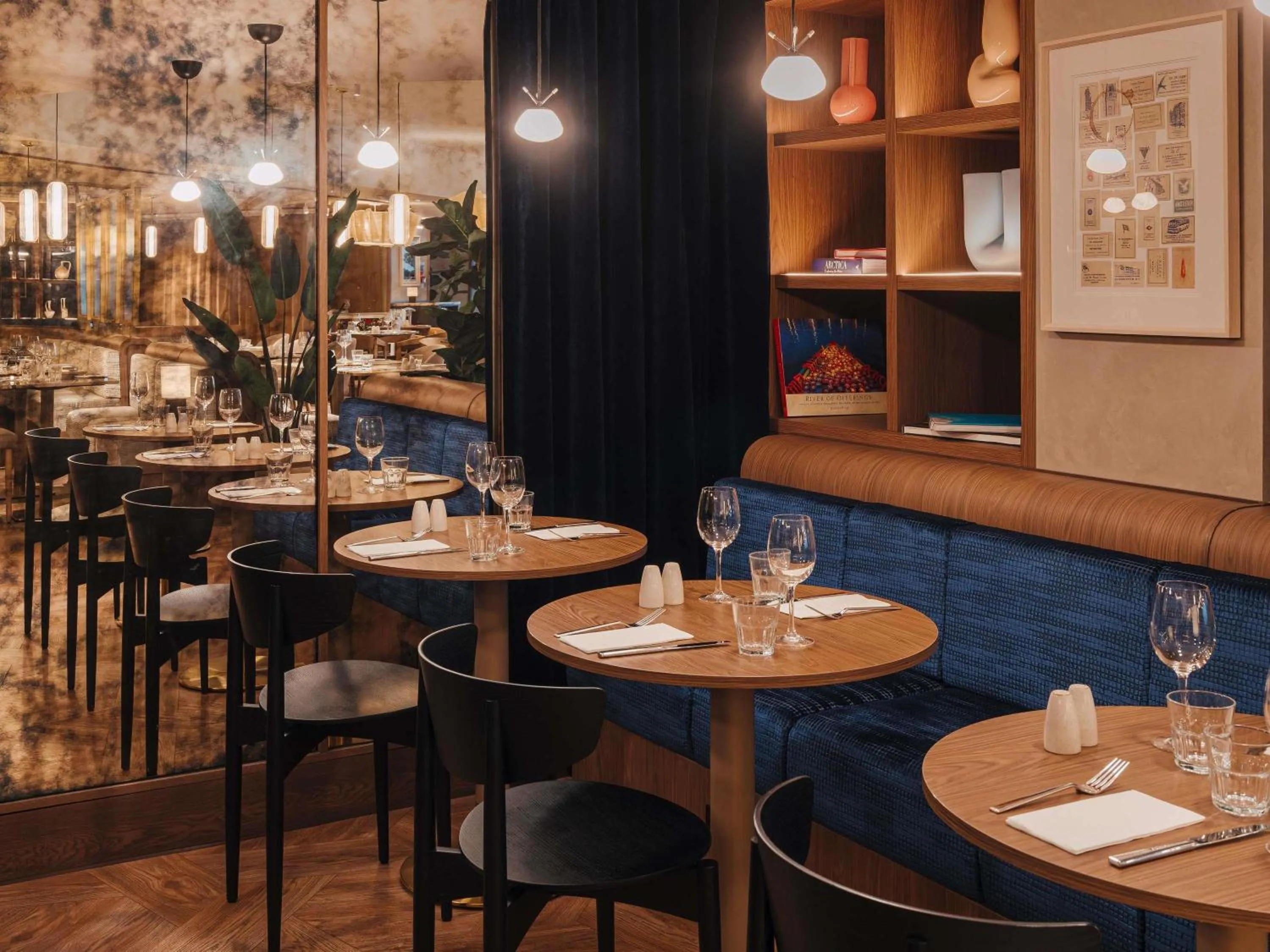 Restaurant/places to eat in Mercure London Earls Court