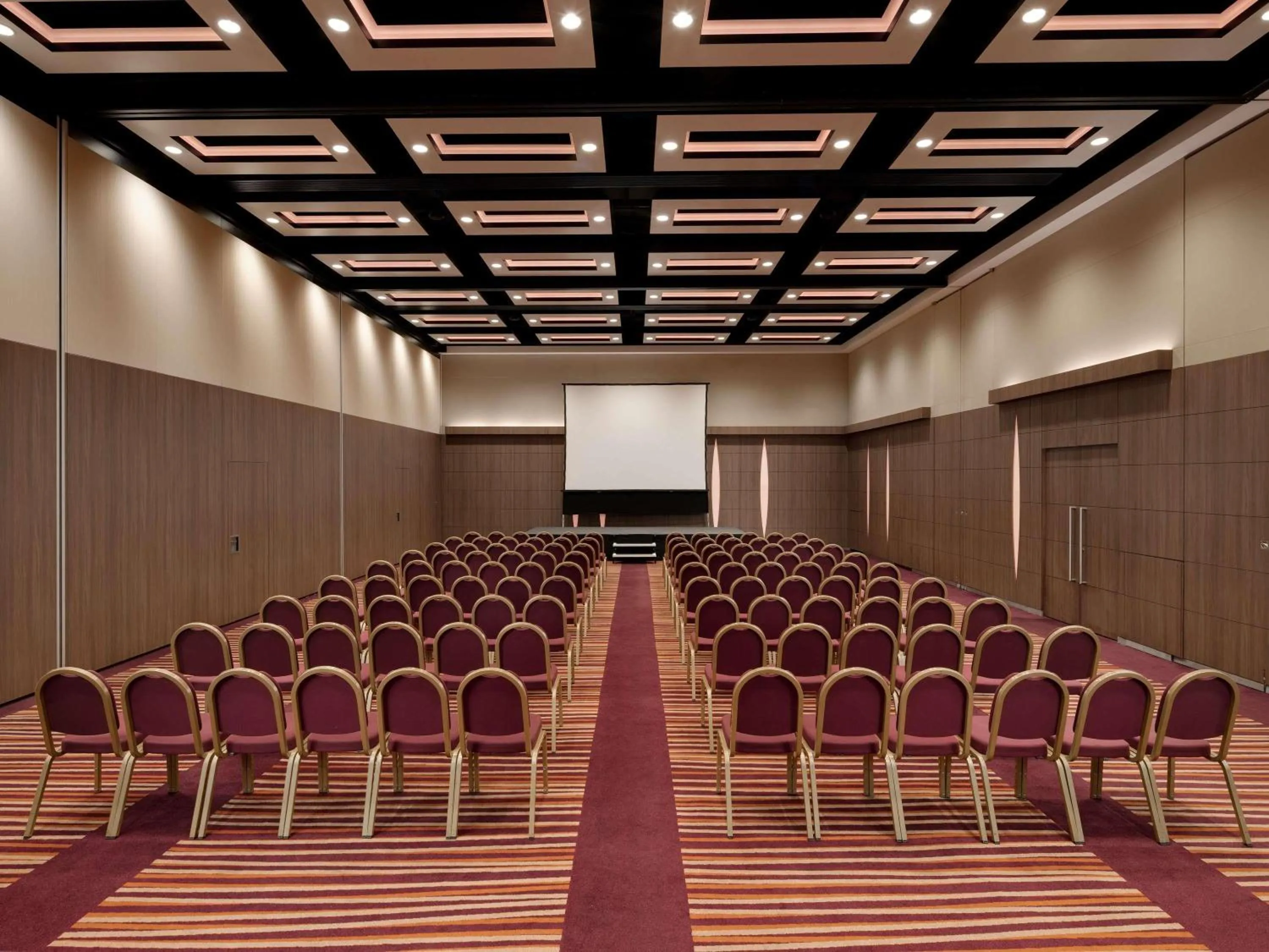 Meeting/conference room in Mercure London Earls Court