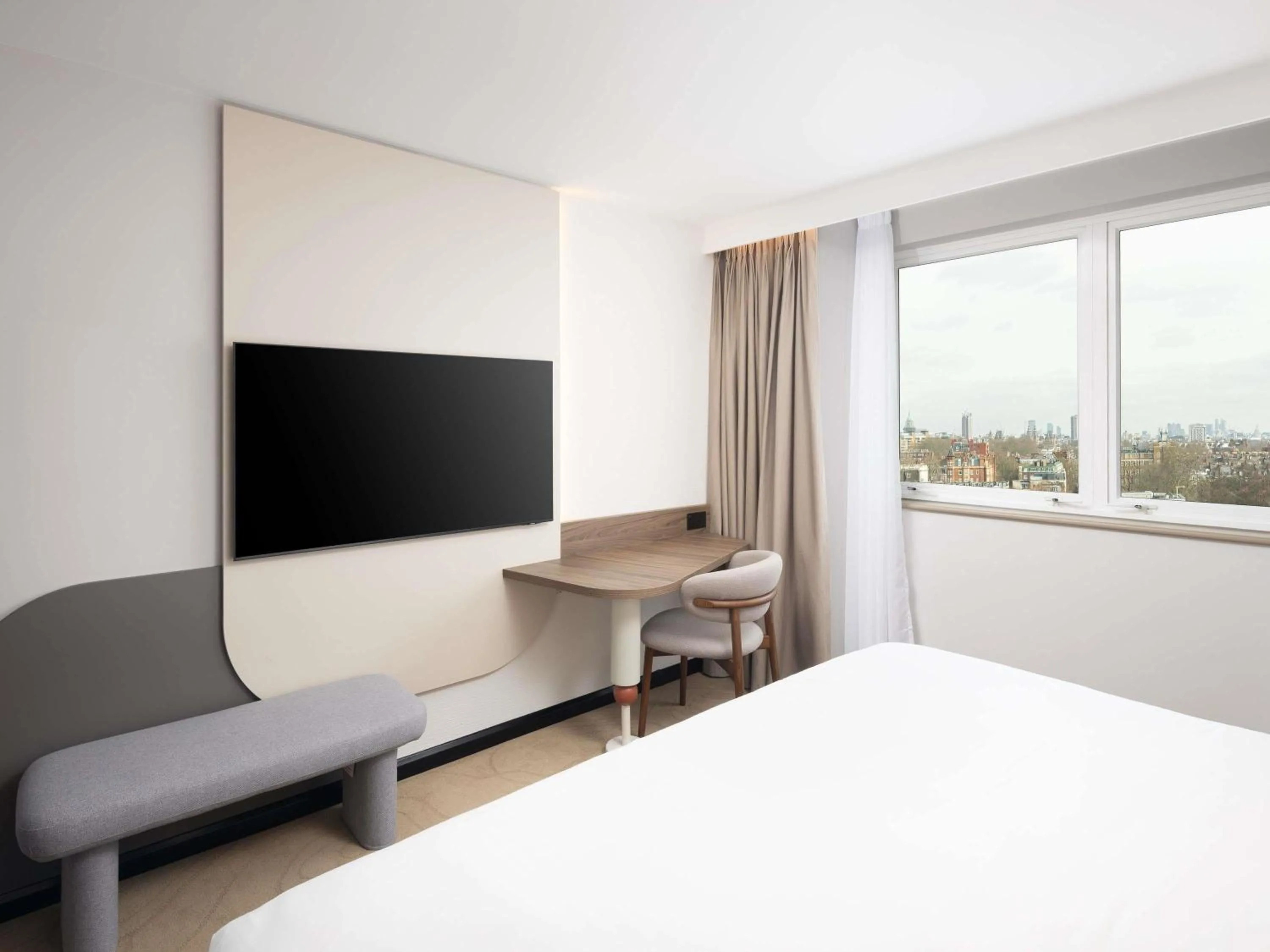Bedroom, Bed in Mercure London Earls Court