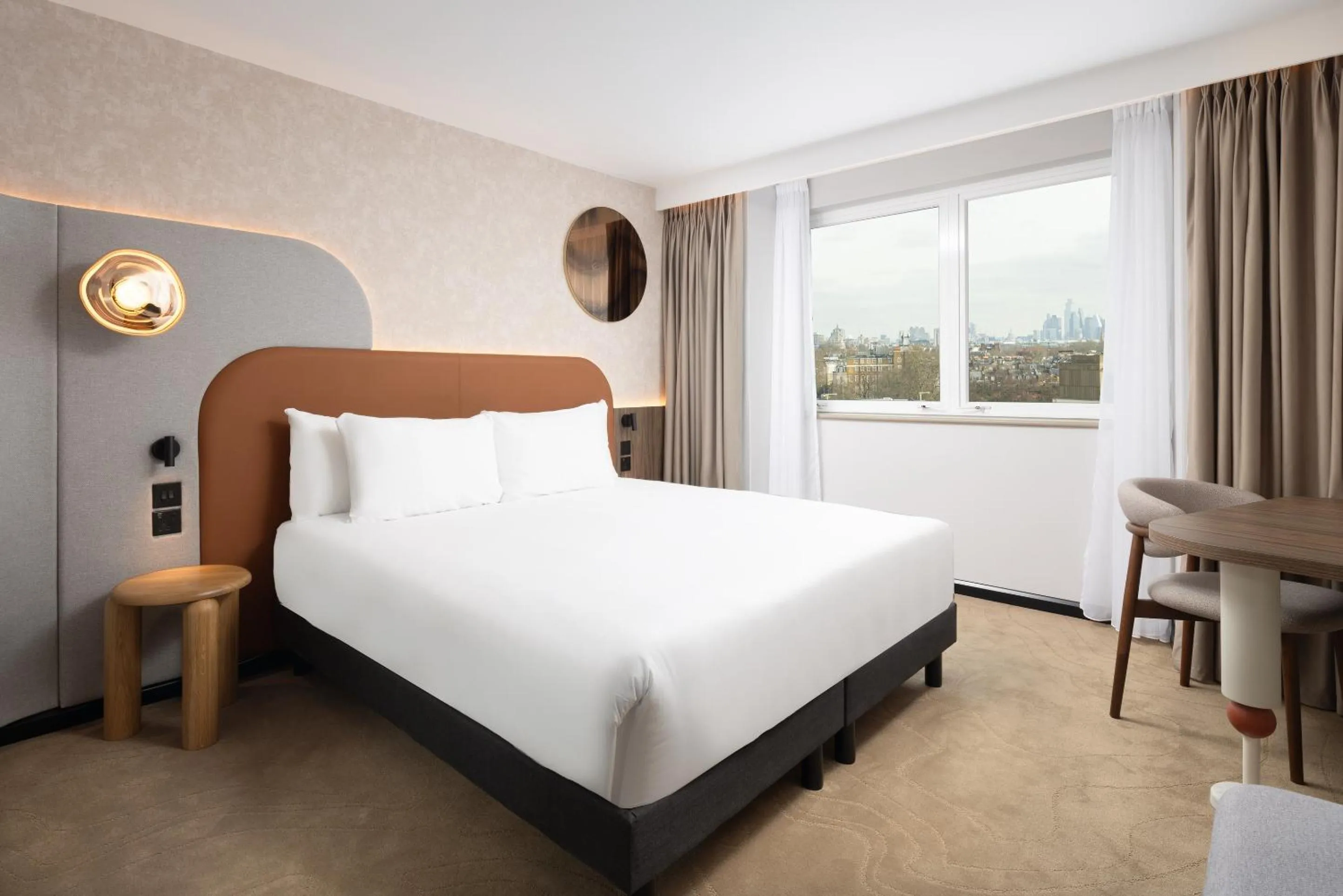 Bedroom, Bed in Mercure London Earls Court