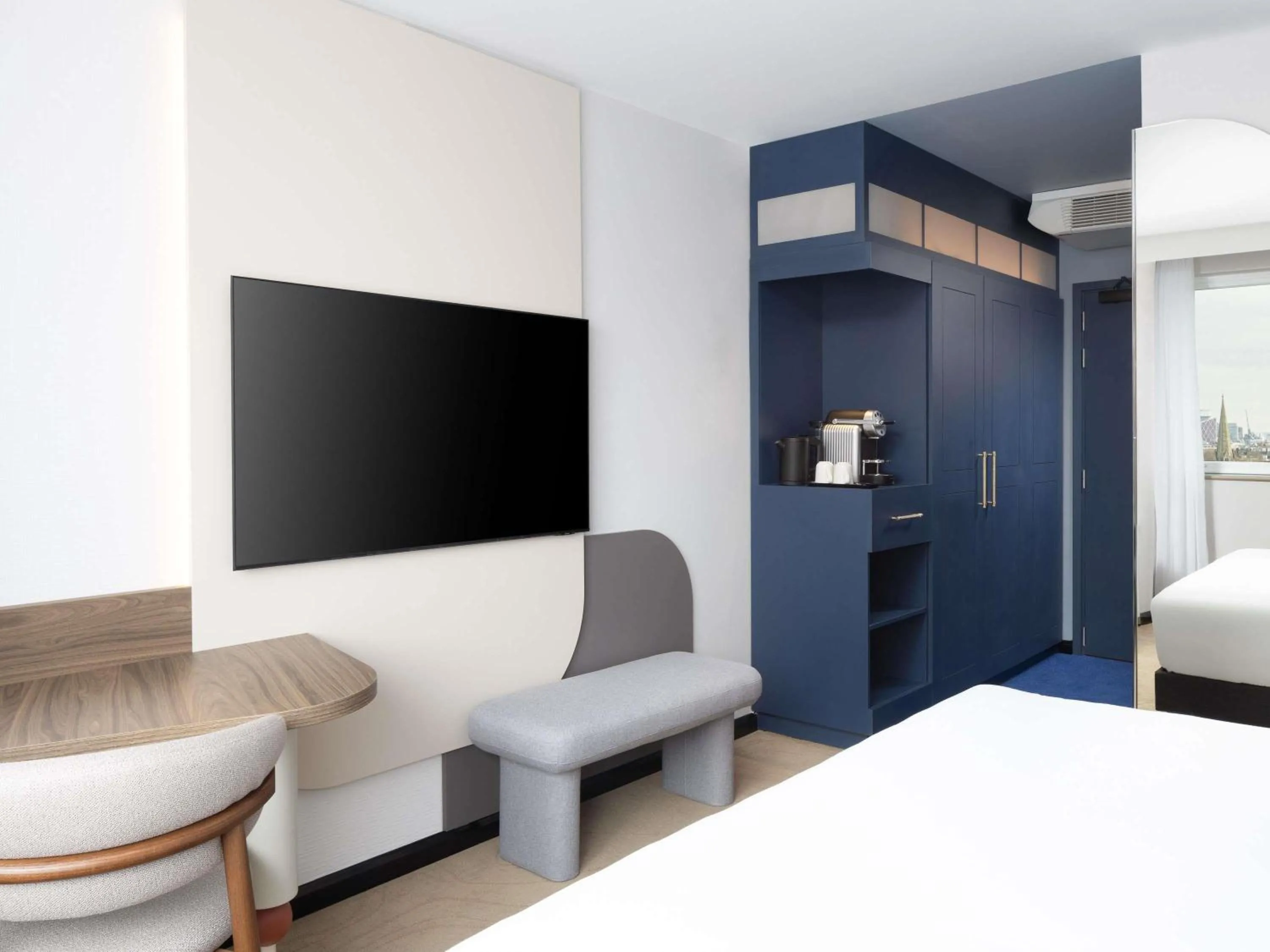 Bedroom, Bed in Mercure London Earls Court