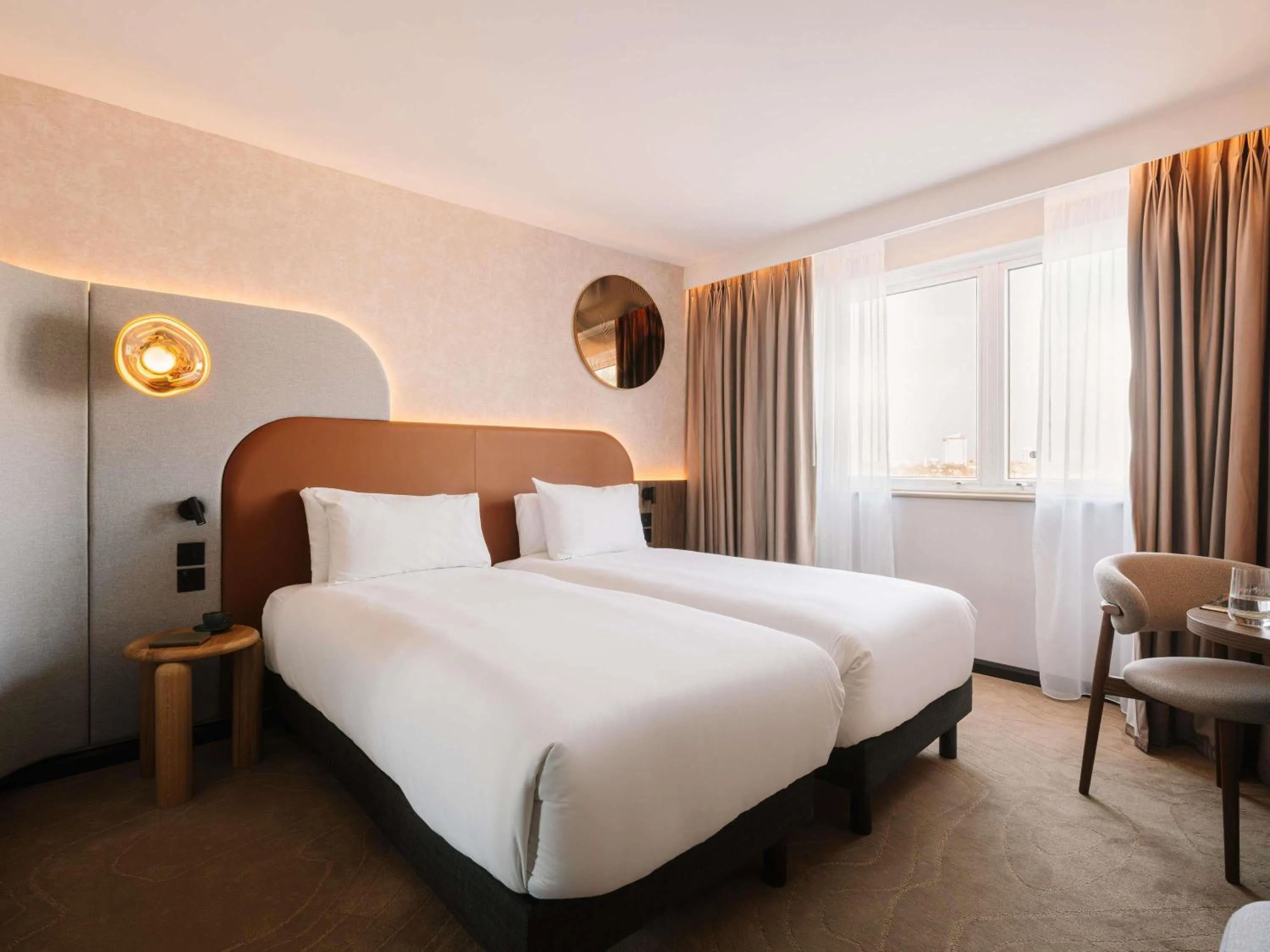 Bedroom, Bed in Mercure London Earls Court