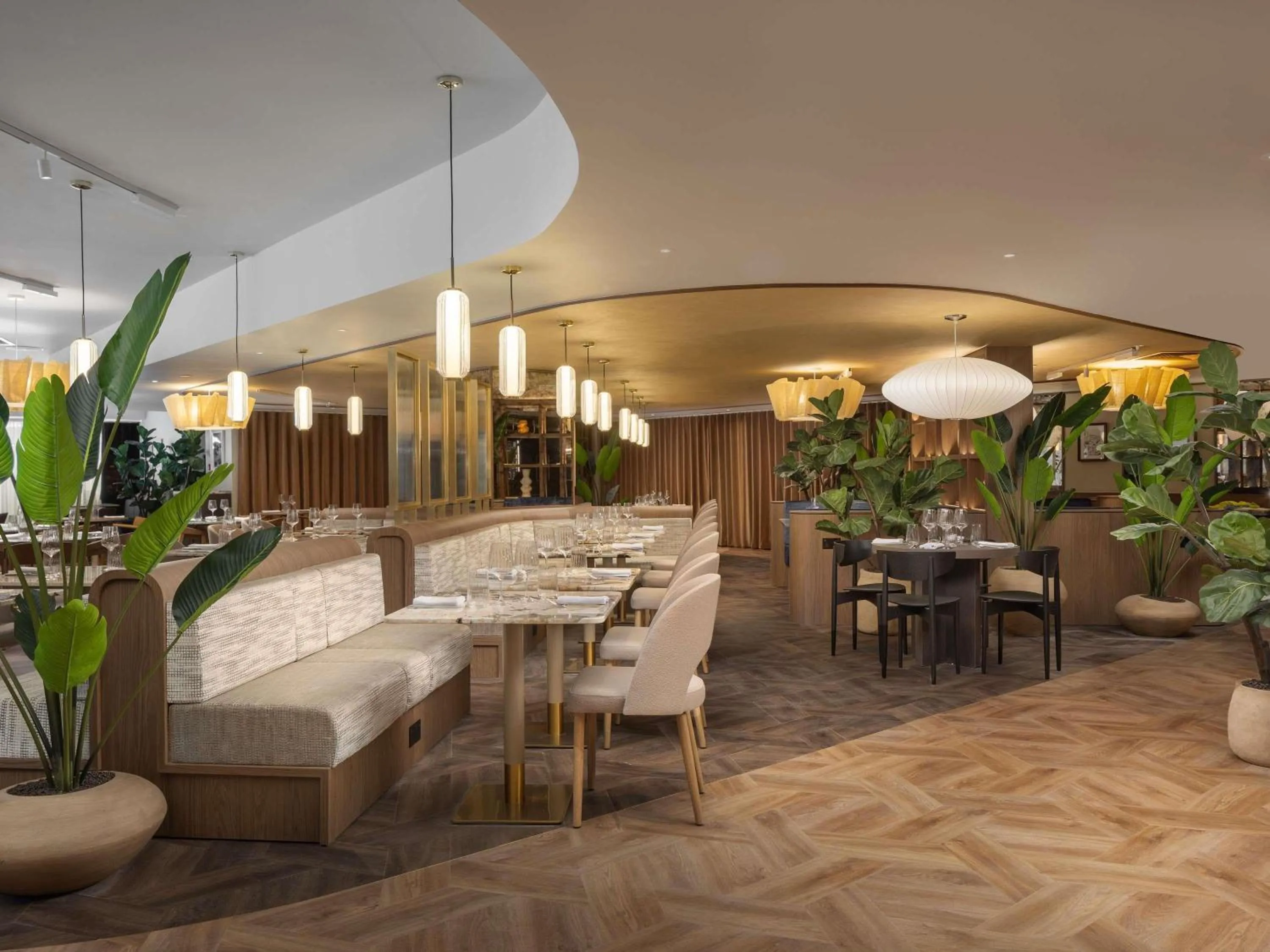 Restaurant/places to eat in Mercure London Earls Court