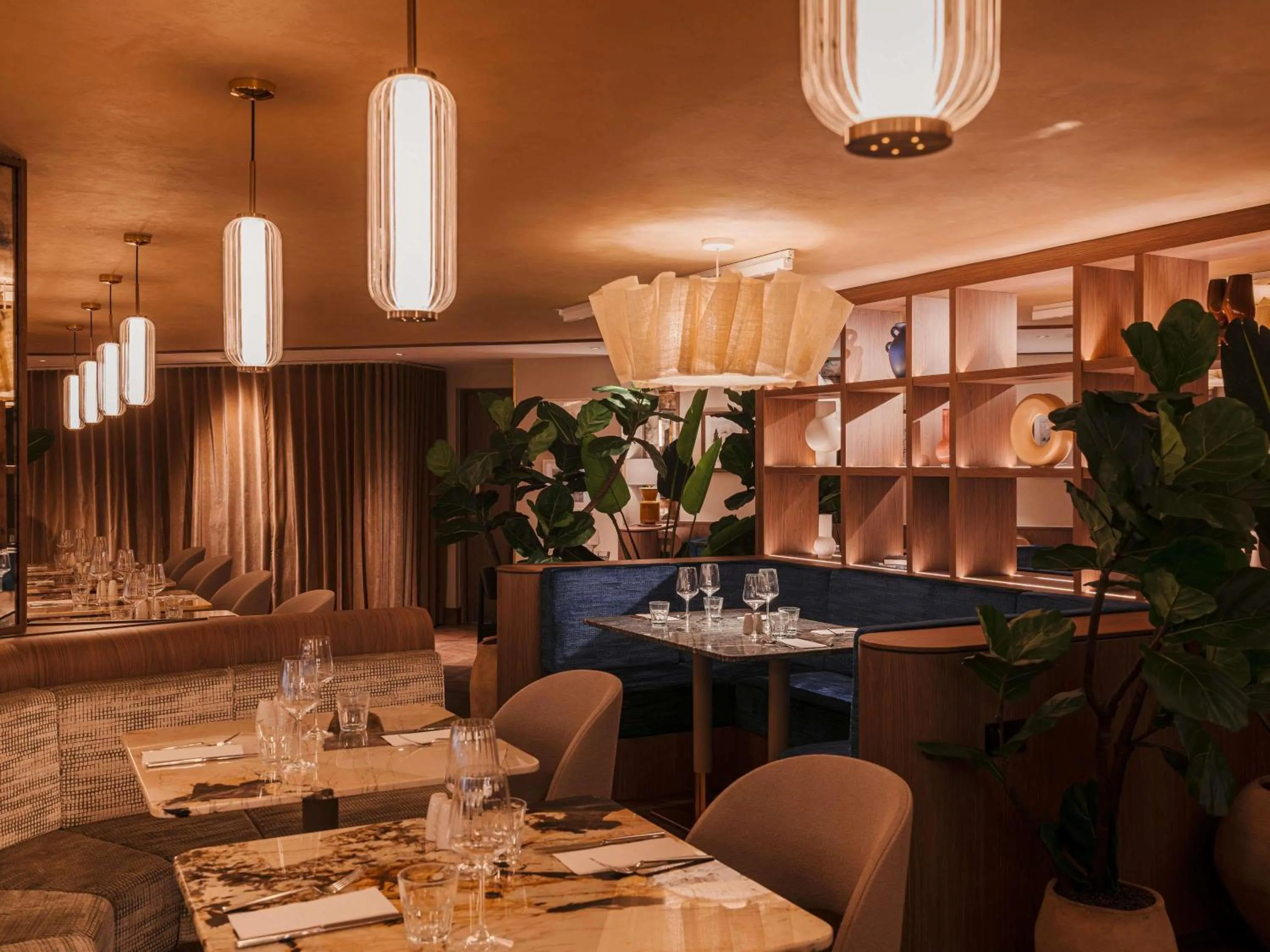 Restaurant/places to eat in Mercure London Earls Court