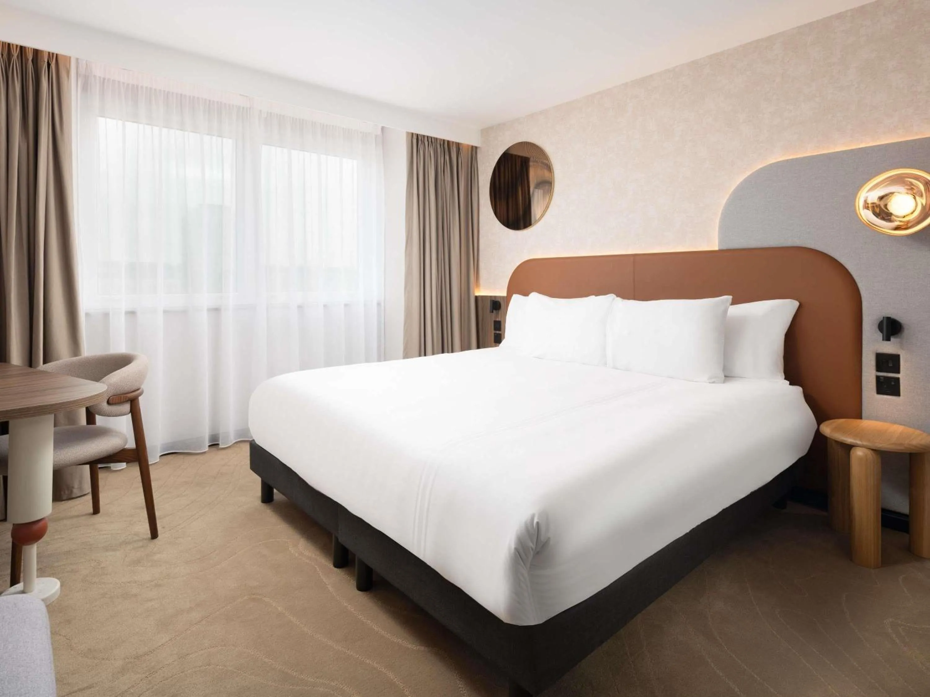 Bedroom, Bed in Mercure London Earls Court