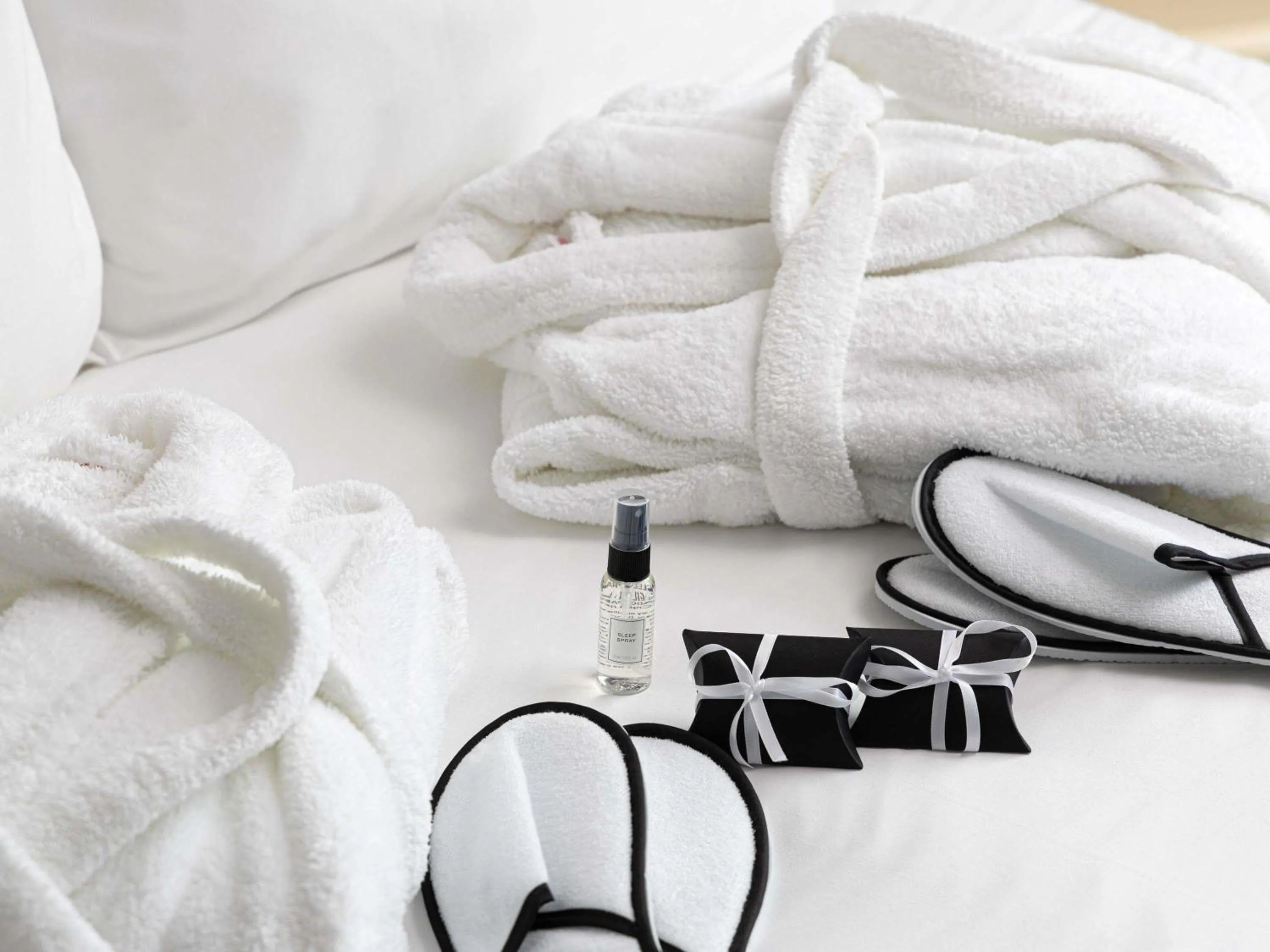 Bedroom, Bed in Mercure London Earls Court