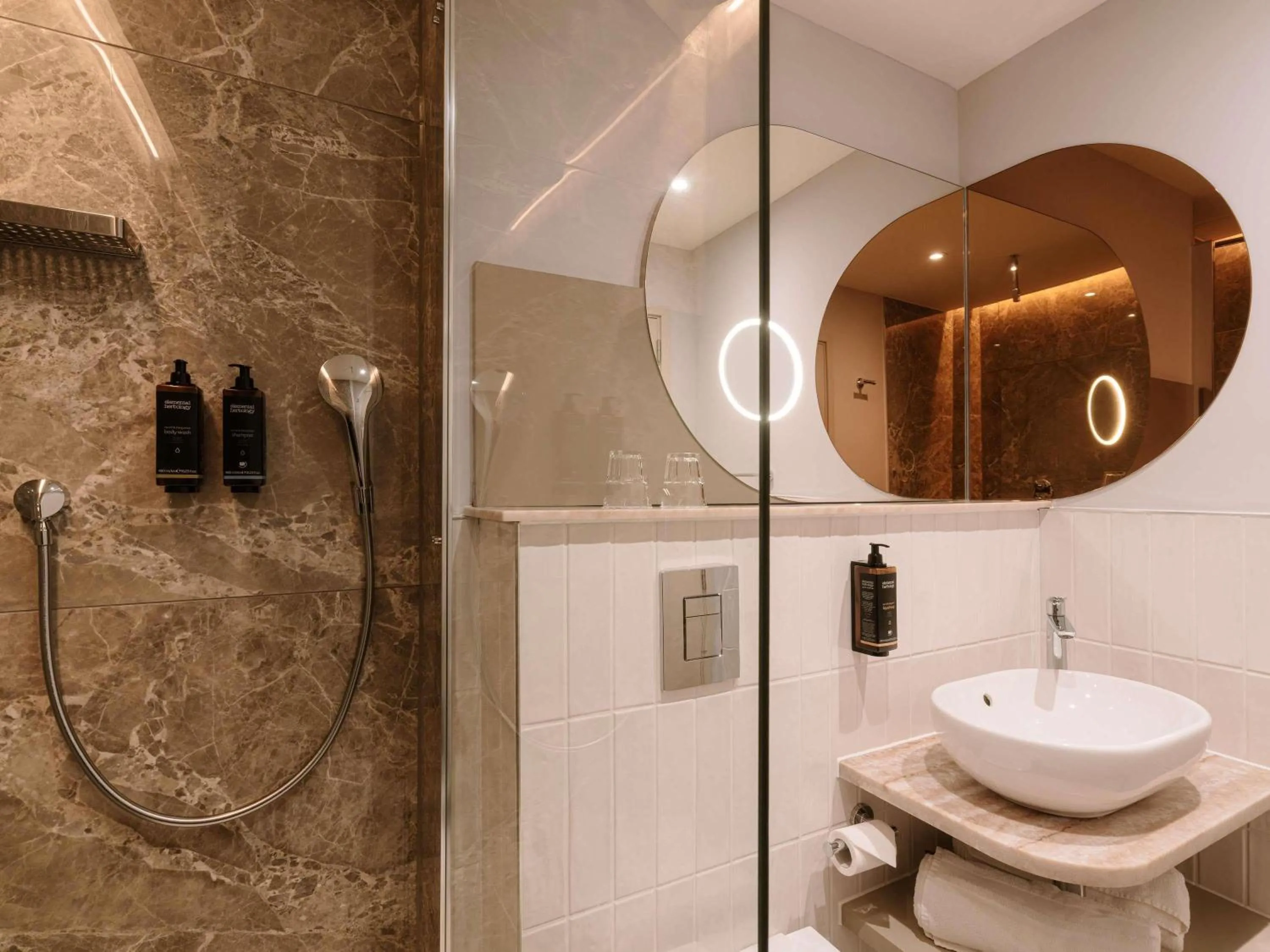 Bedroom in Mercure London Earls Court