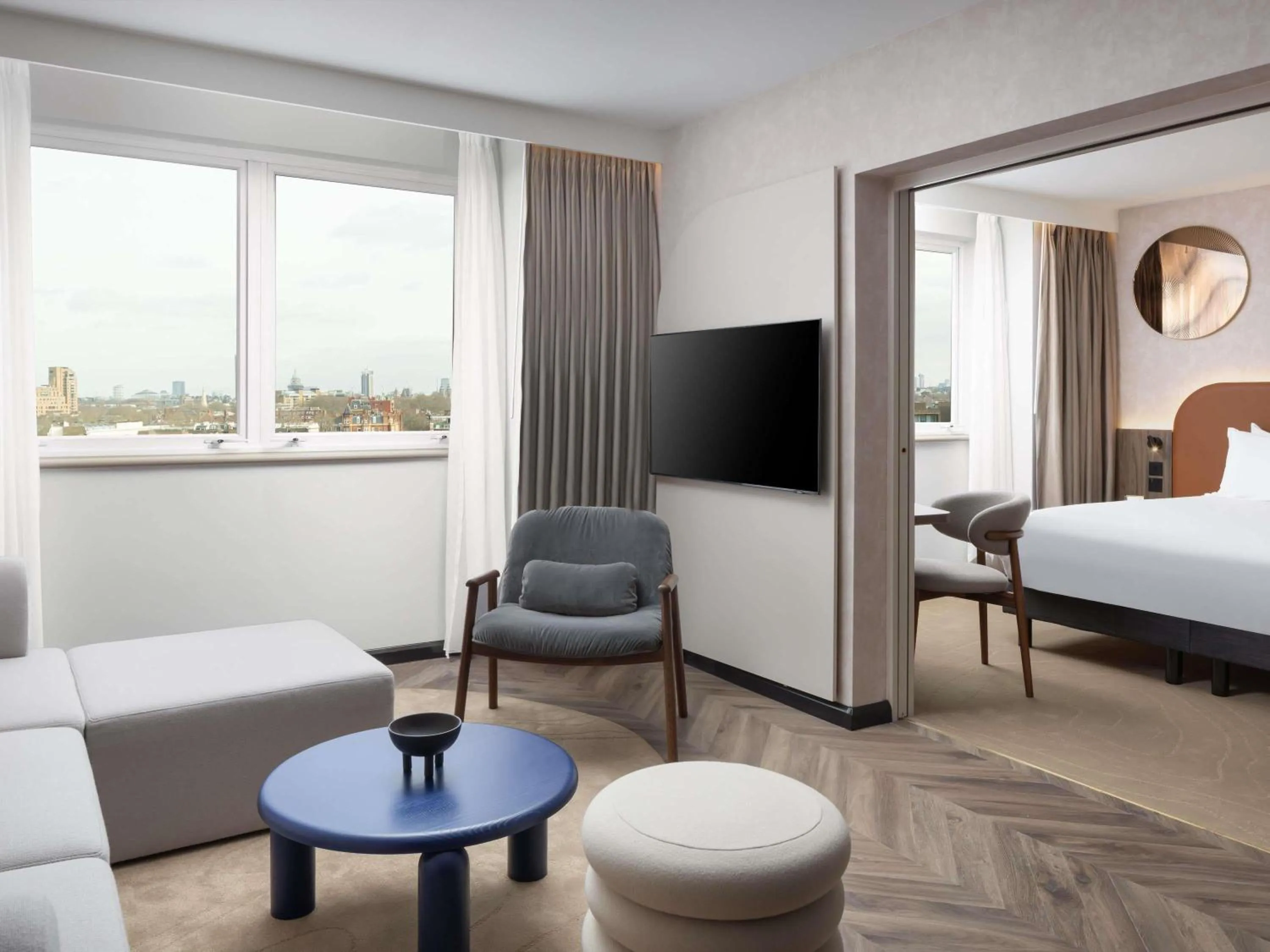 Bedroom, Bed in Mercure London Earls Court